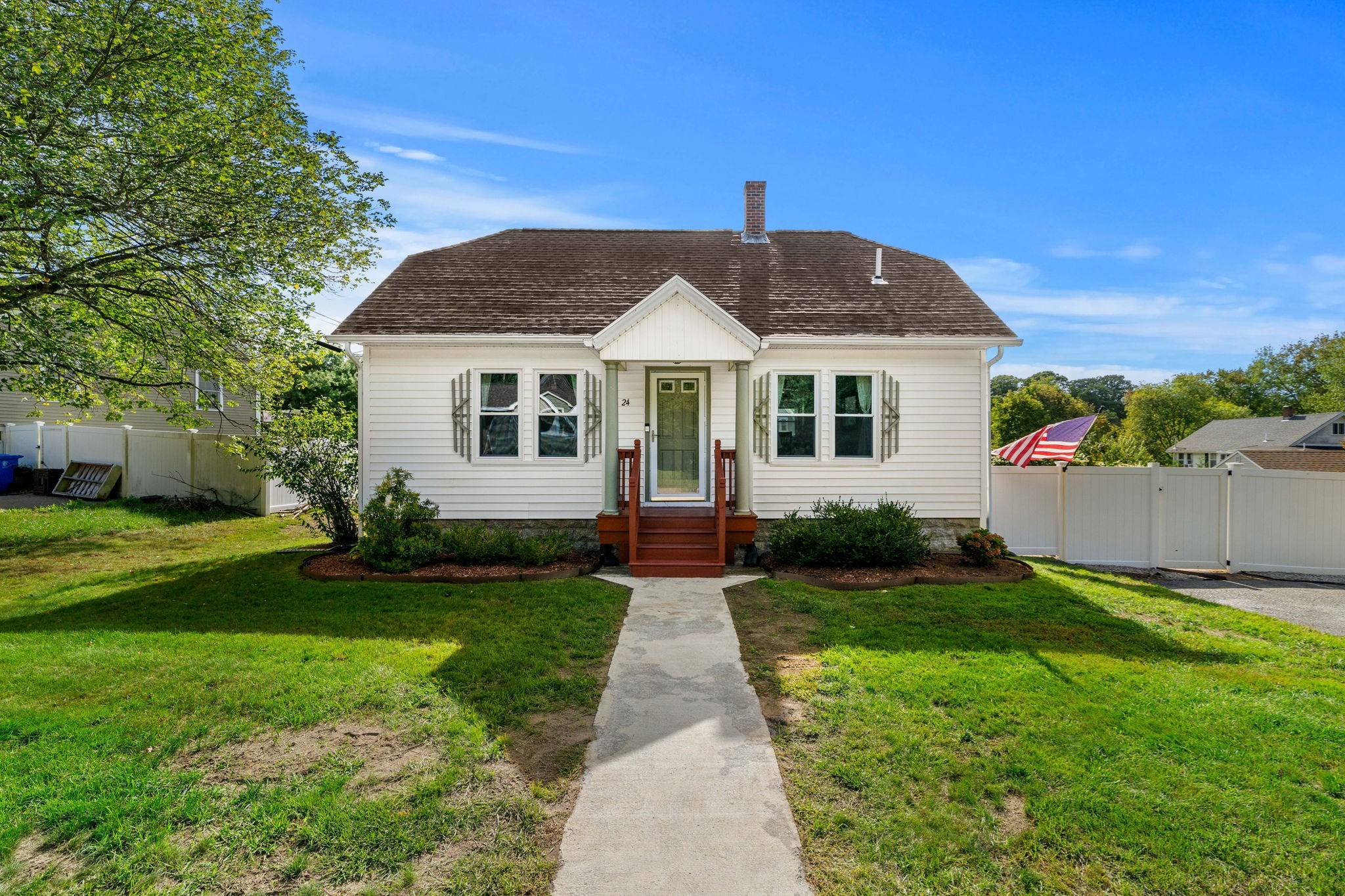 24 Lakeview Ave, Taunton, MA 02780