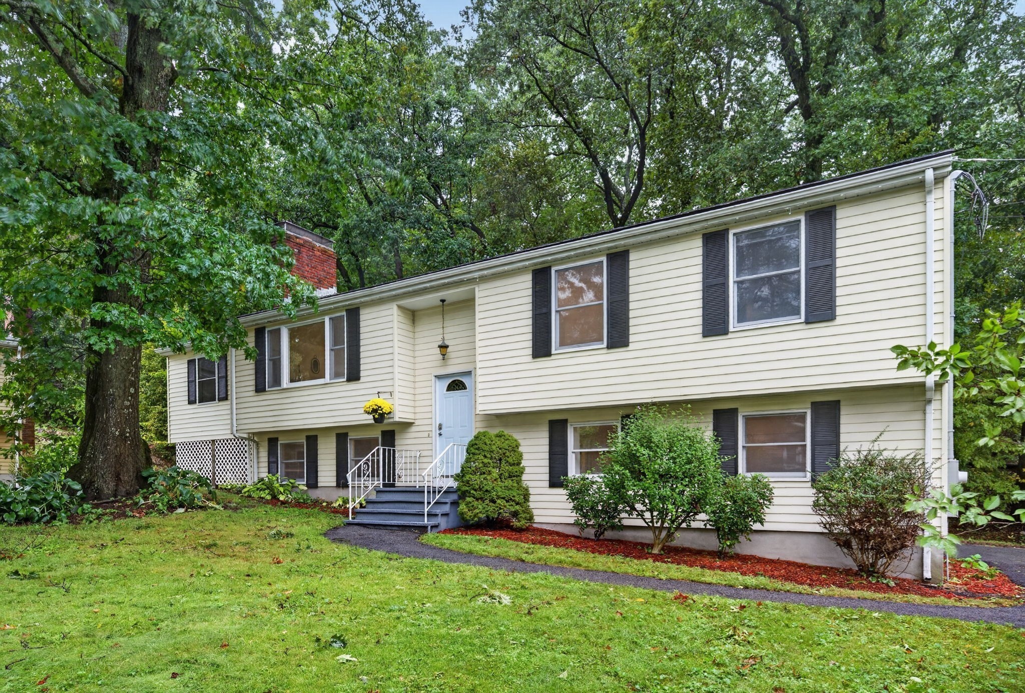 523 Greendale Ave, Needham, MA 02492