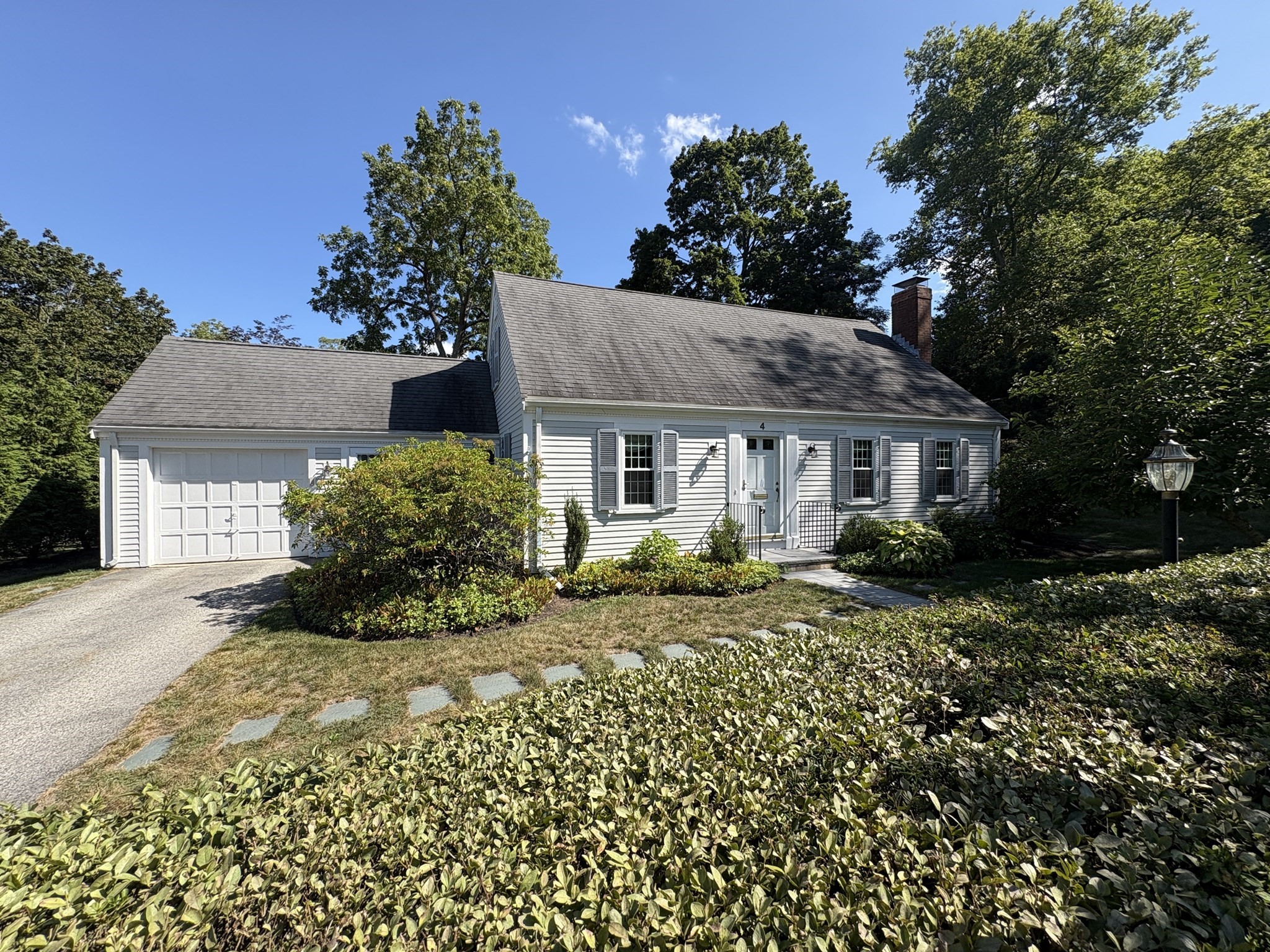 4 Home Meadows Ln, Hingham, MA 02043