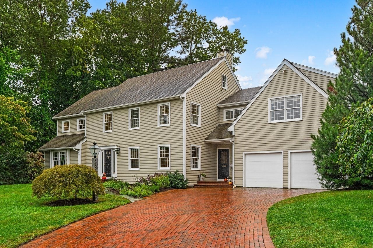 3 King Philip Path, Hingham, MA 02043