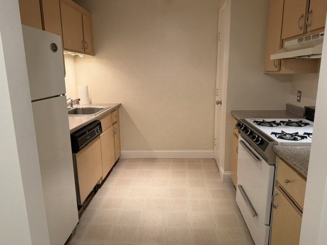 1 Kingswood Unit 8, Abington, MA 02351 - Image 7