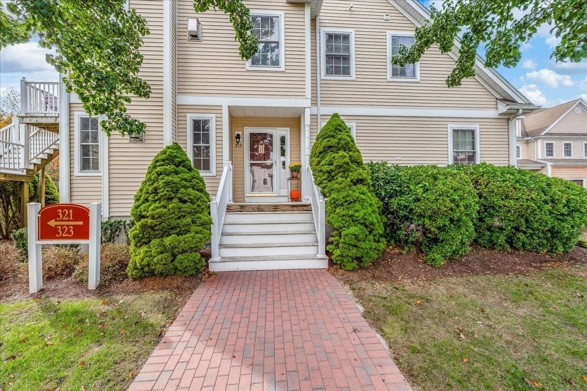 319 Hampton Way Unit 319, Abington, MA 02351