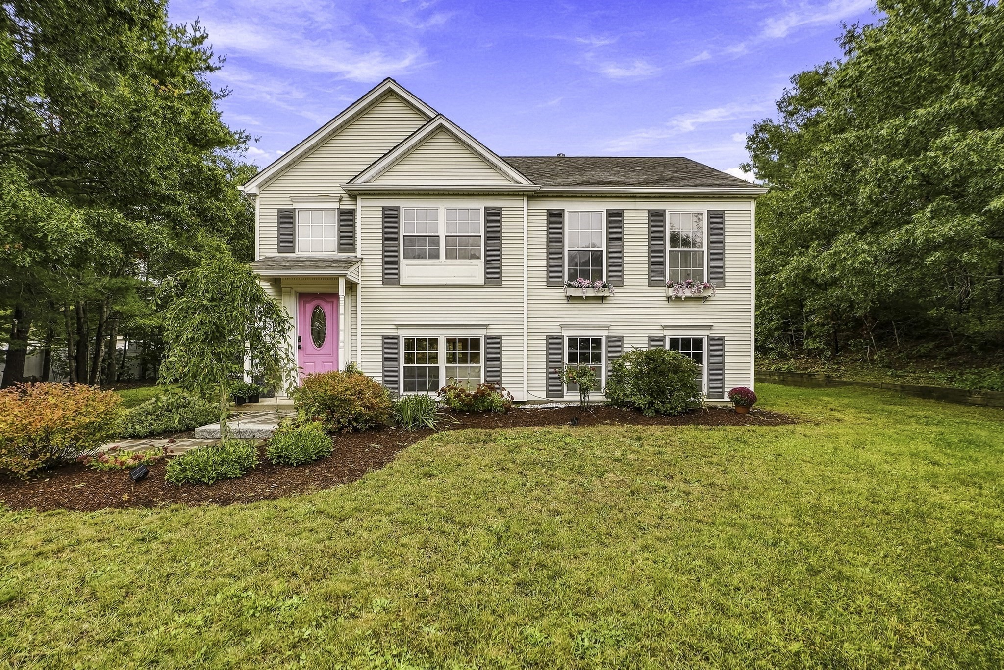 8 Thompson Cir, Plymouth, MA 02360