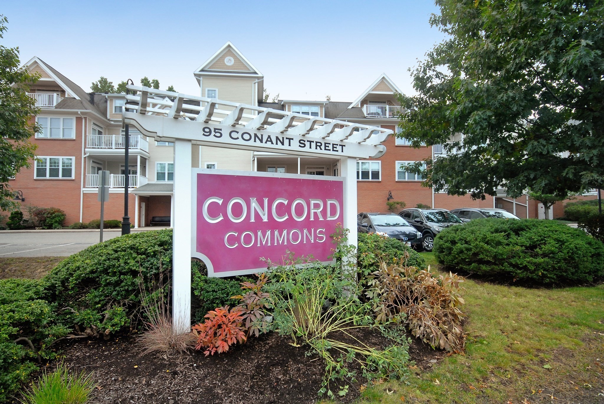 95 Conant St Unit 413, Concord, MA 01742