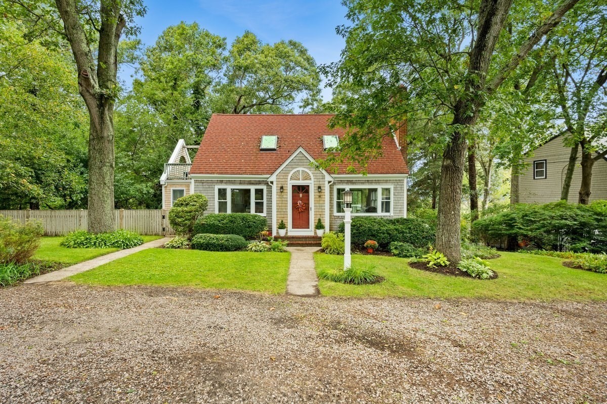74 Arboretum Rd, Plymouth, MA 02360