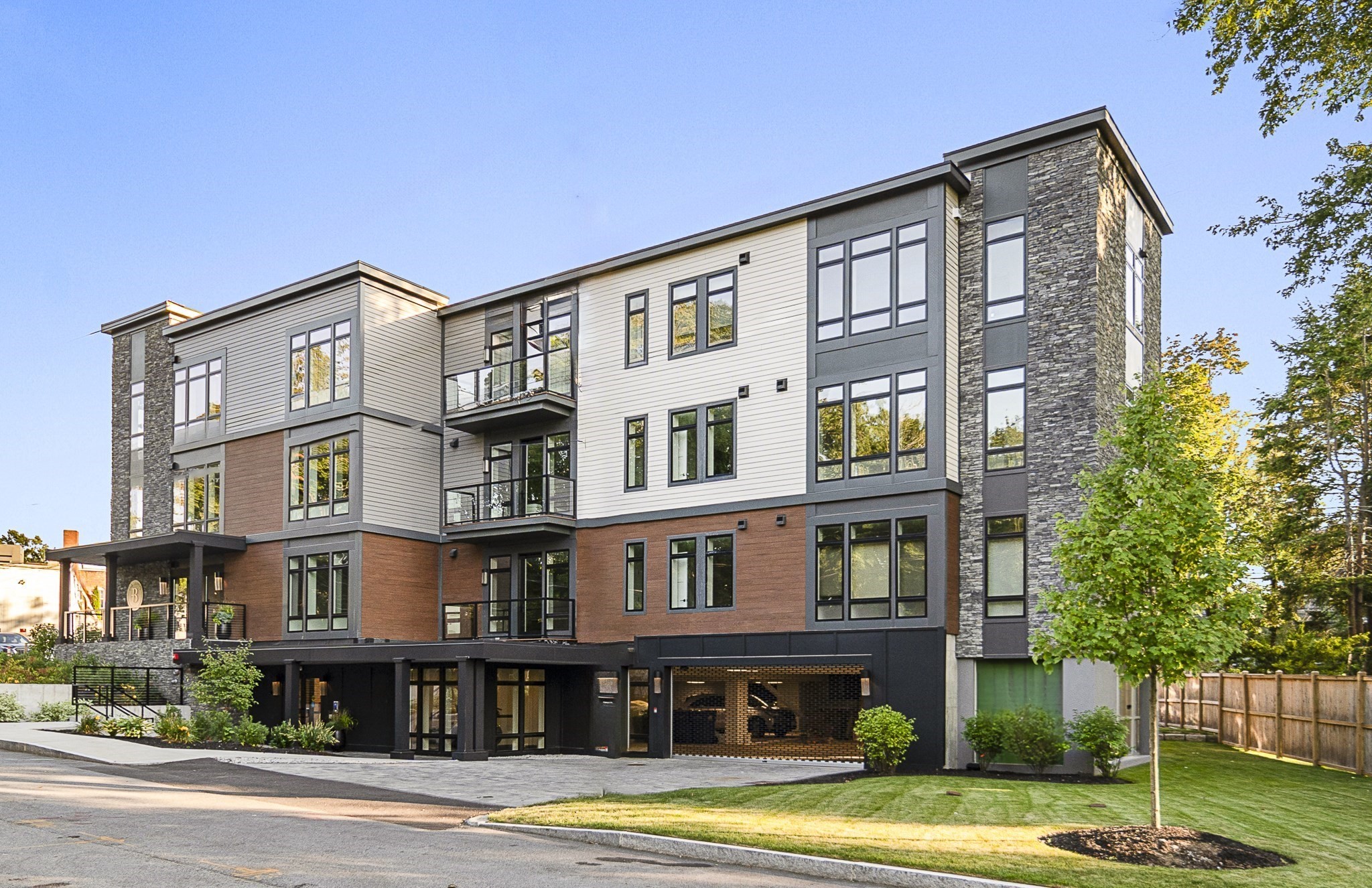20 Kinmonth Rd Unit 201, Newton, MA 02468