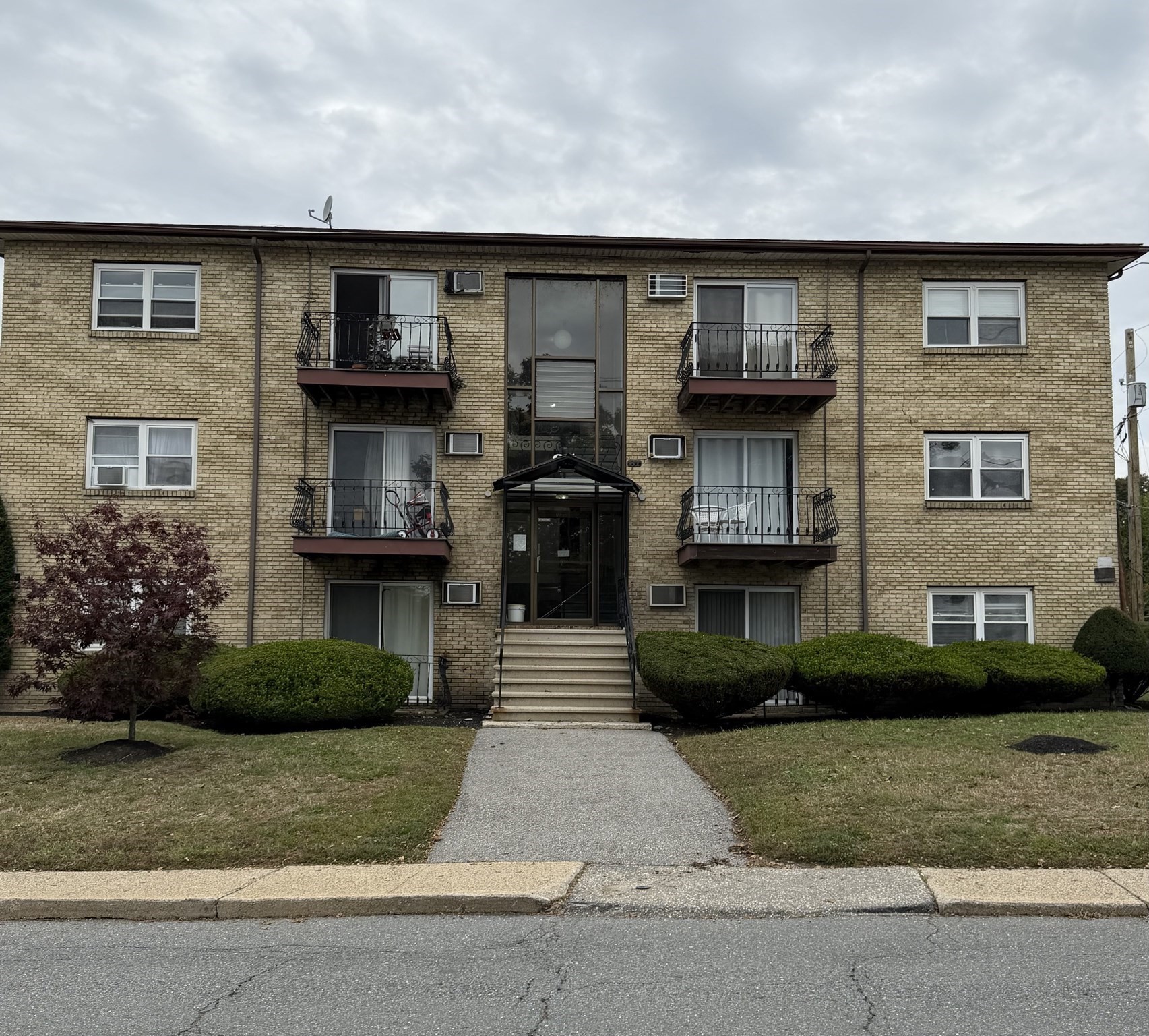81 High St Unit 4, Amesbury, MA 01913