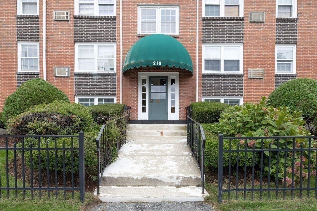 210 Hillside Ave Unit 32, Needham, MA 02494 - Image 2