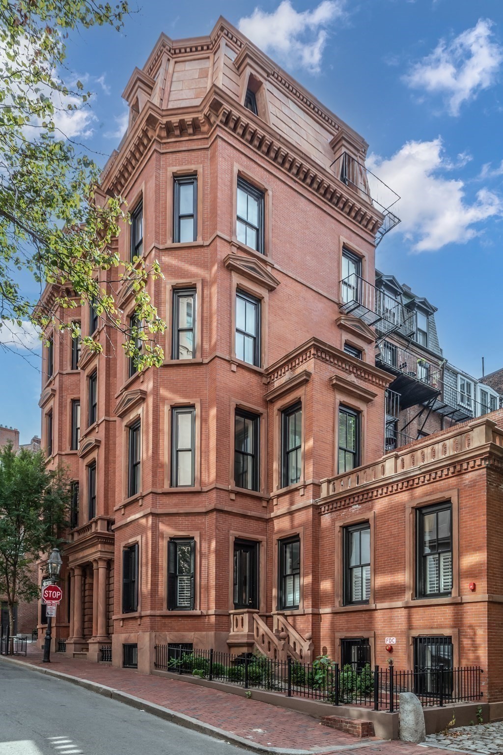 57 Hancock St, Beacon Hill, Boston, MA 02114 - Image 2