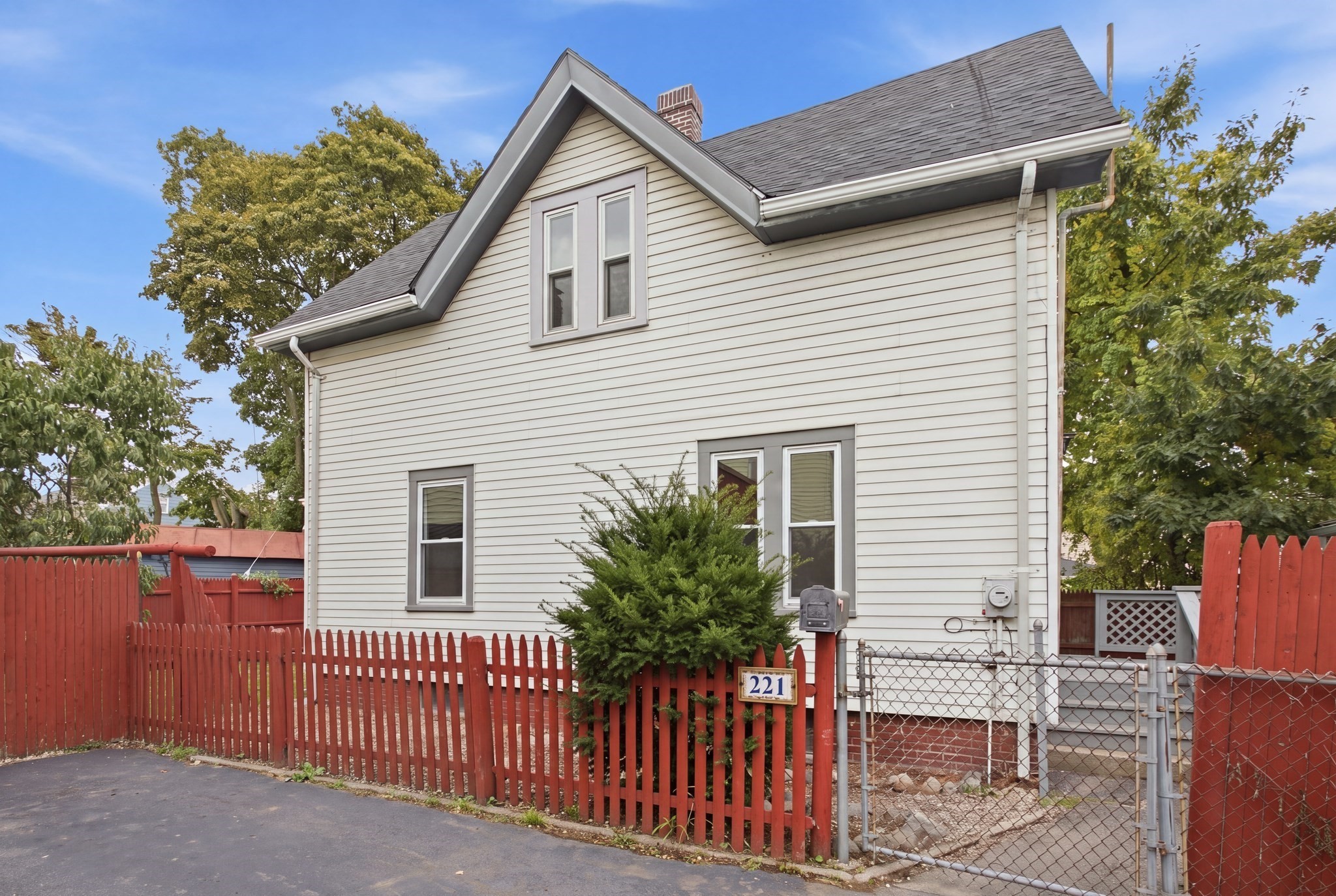 221 Chatham St, Lynn, MA 01902