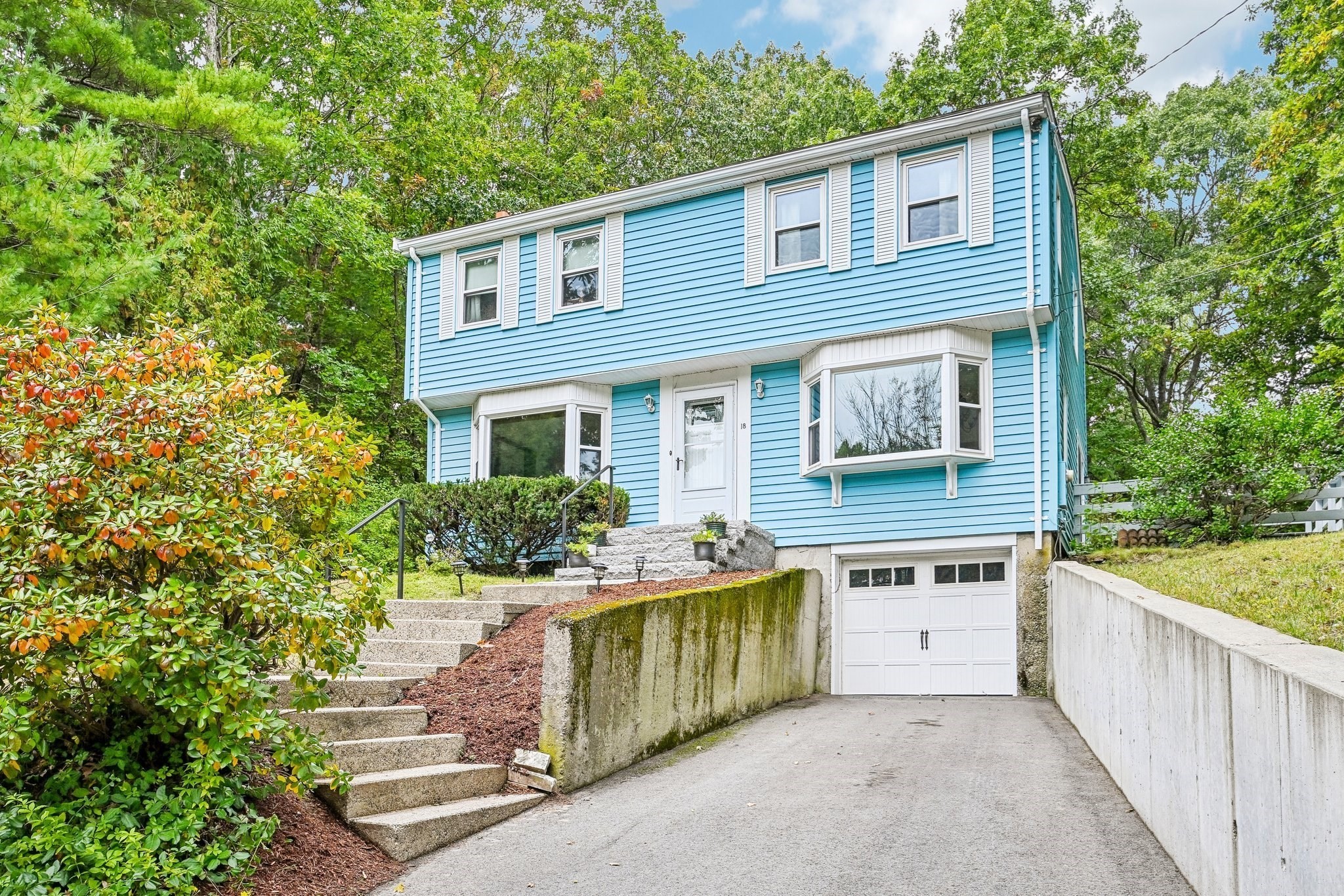 18 Eleanor Rd, Walpole, MA 02081