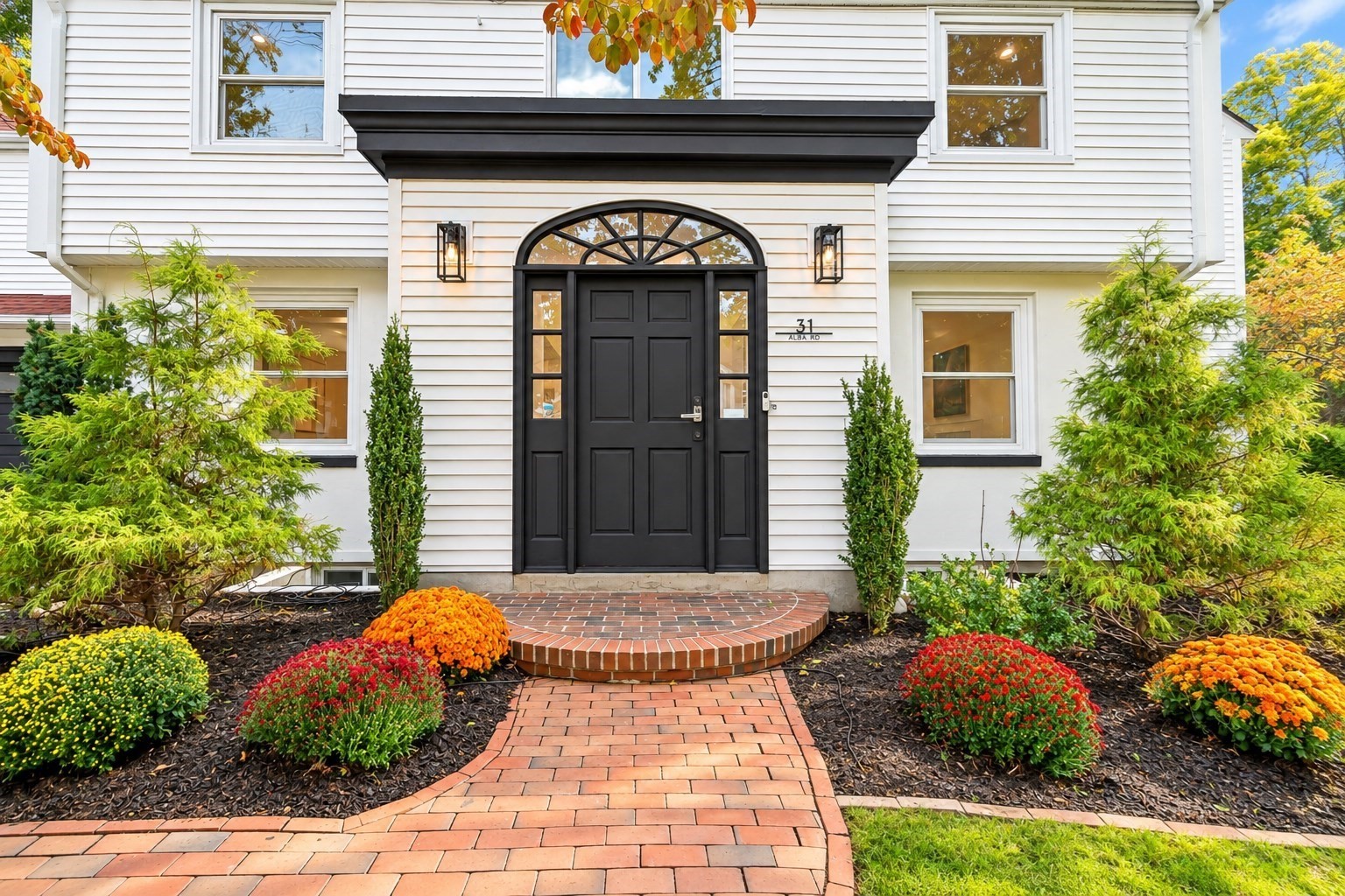 31 Alba Rd, Wellesley, MA 02481
