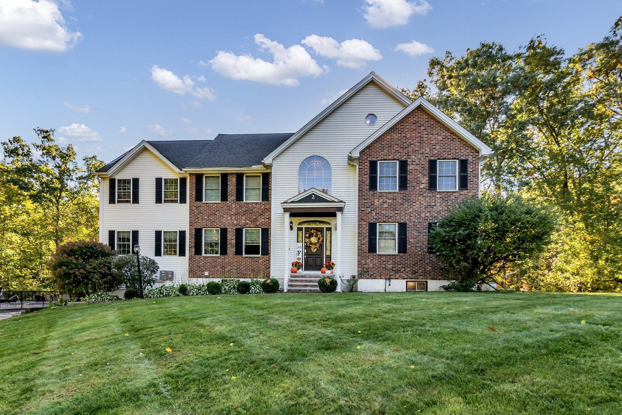2 Hitching Post Ln, Methuen, MA 01844
