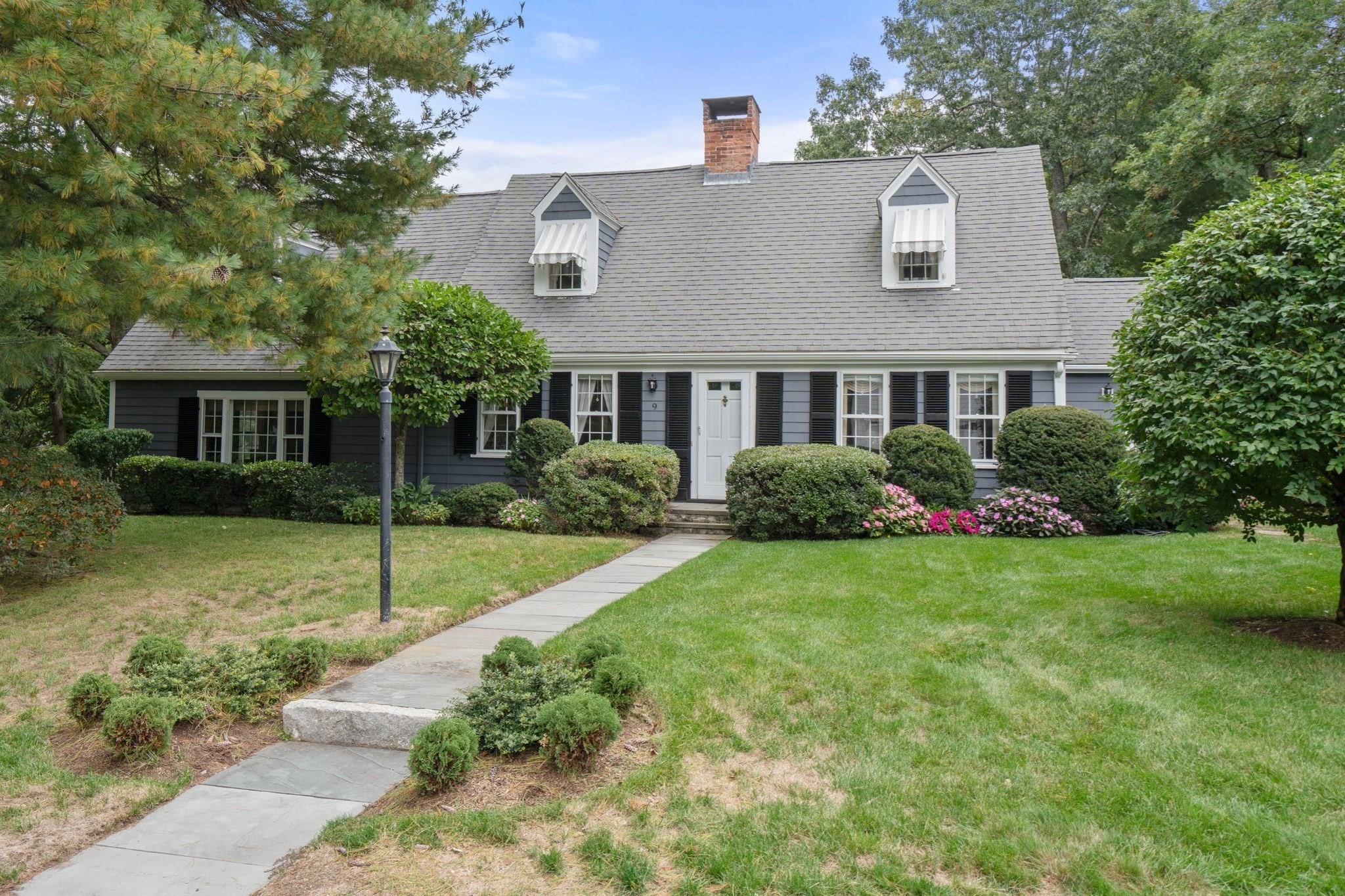 9 Oakley Rd, Dover, MA 02030