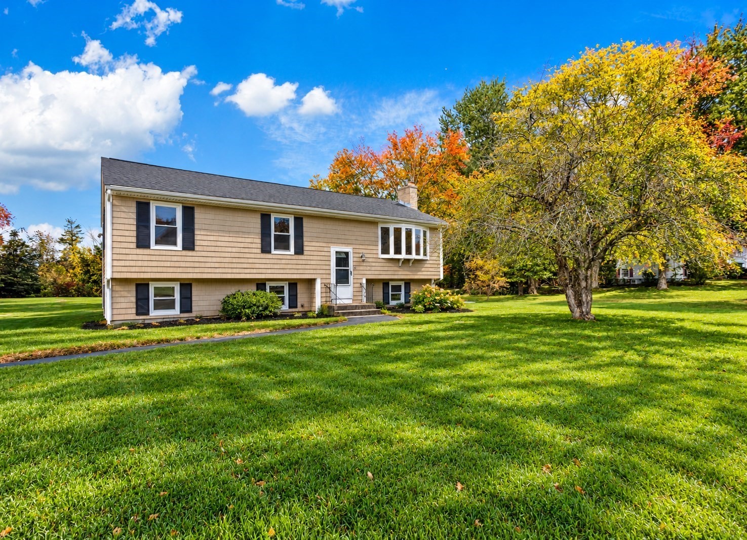 60 Sheldonville Rd, North Attleboro, MA 02760