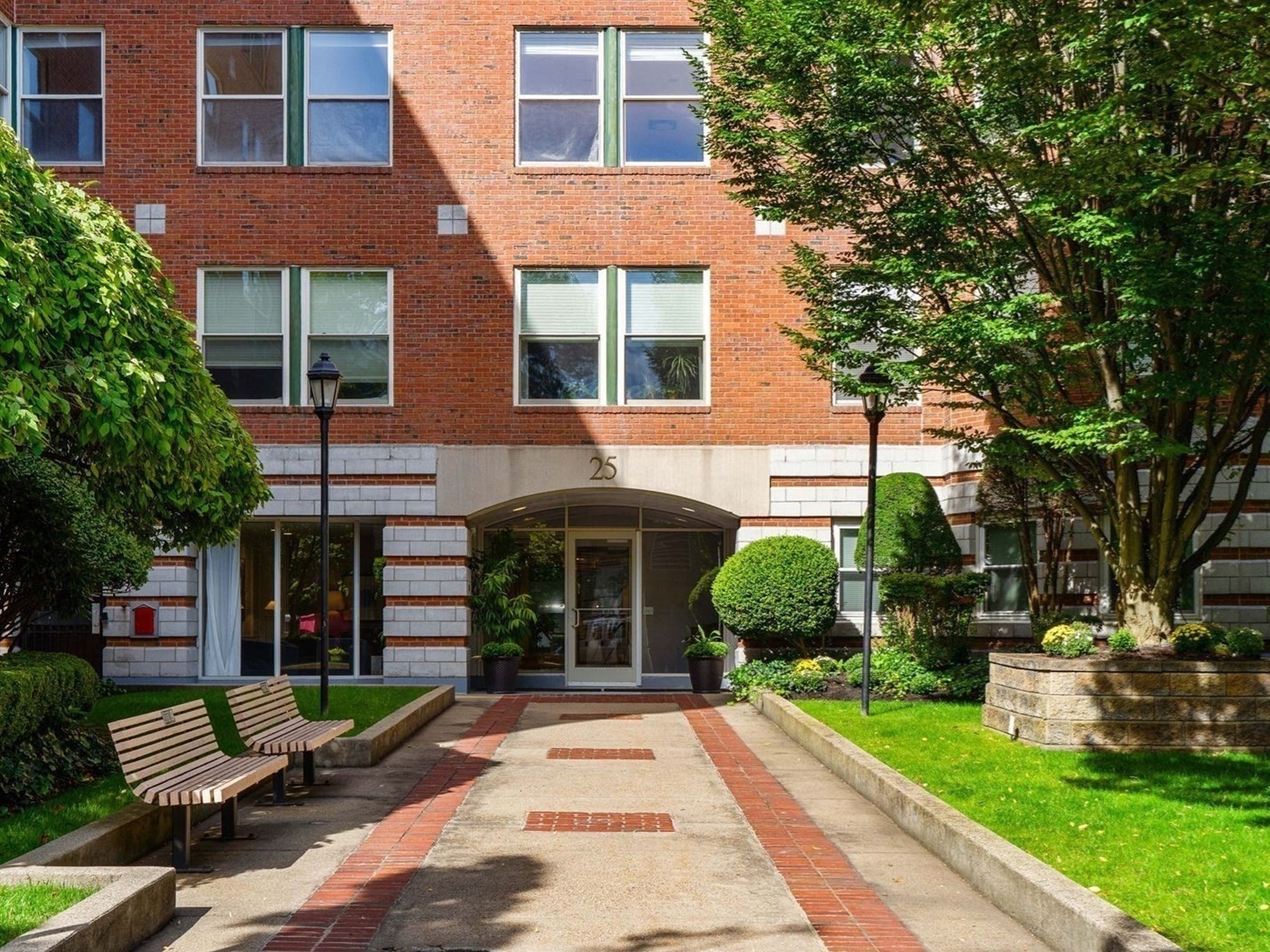 25 Marion St Unit 27, Brookline, MA 02446
