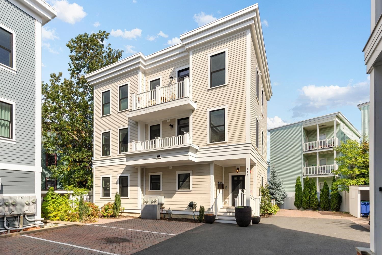 113 Beacon St Unit A, Somerville, MA 02143