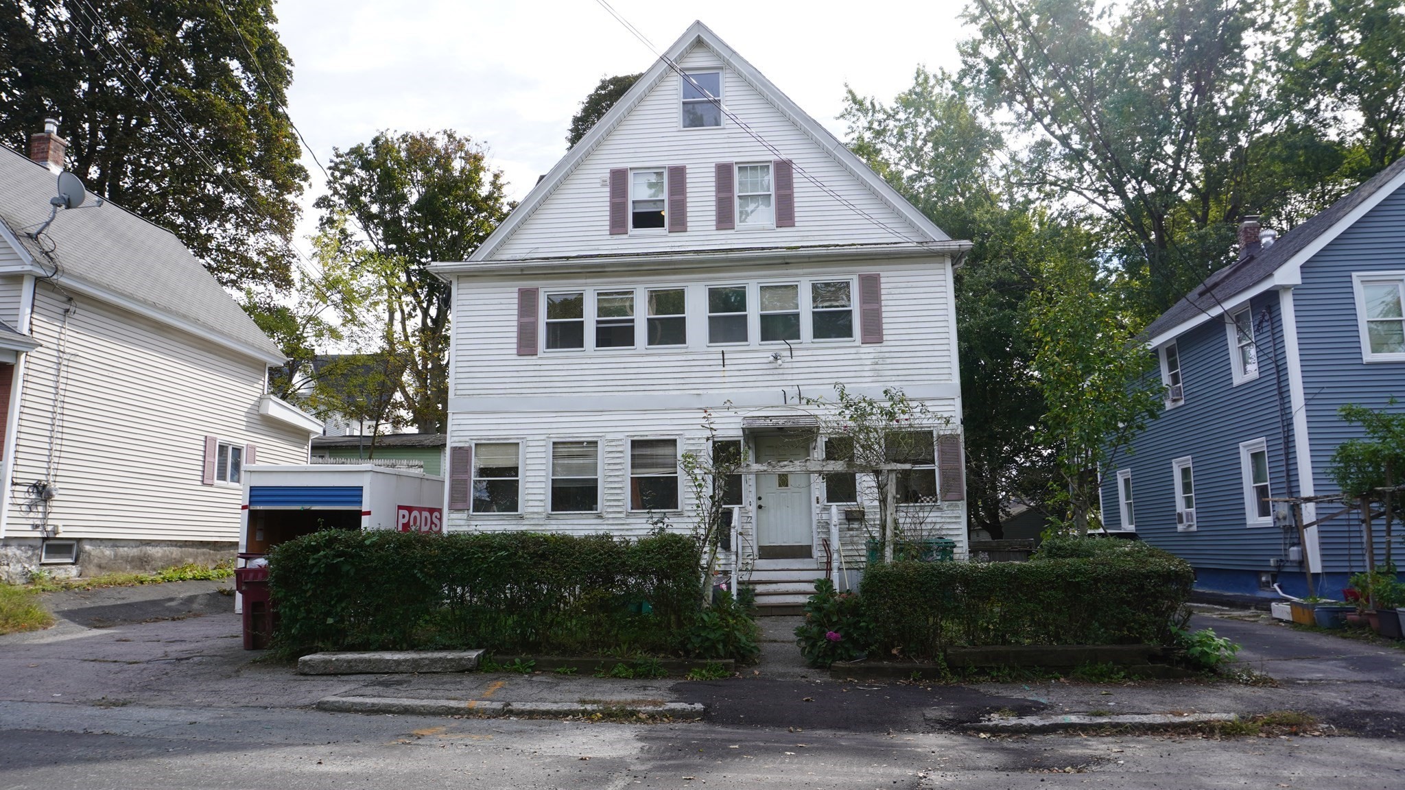 12 Billings St, Lowell, MA 01850