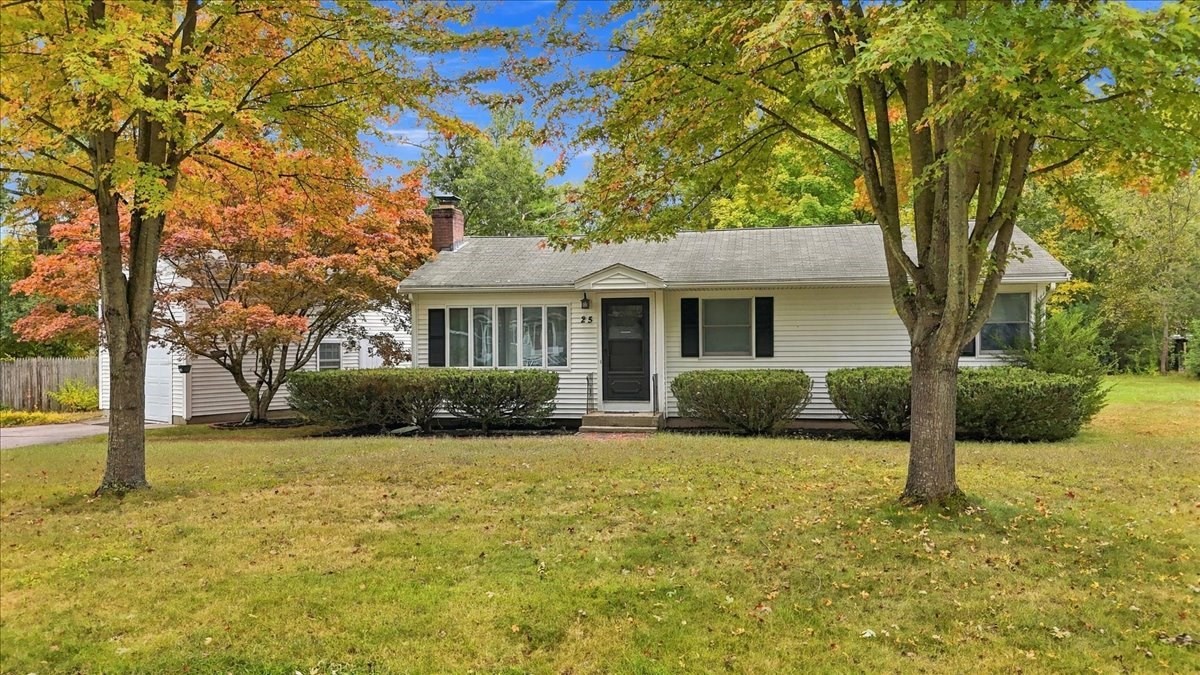 25 Oakview Cir, Medway, MA 02053