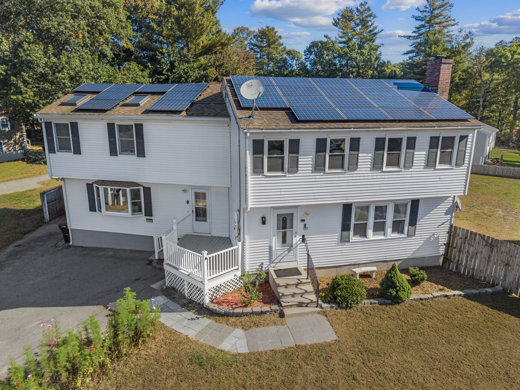 105 Freda Ln, Lowell, MA 01854