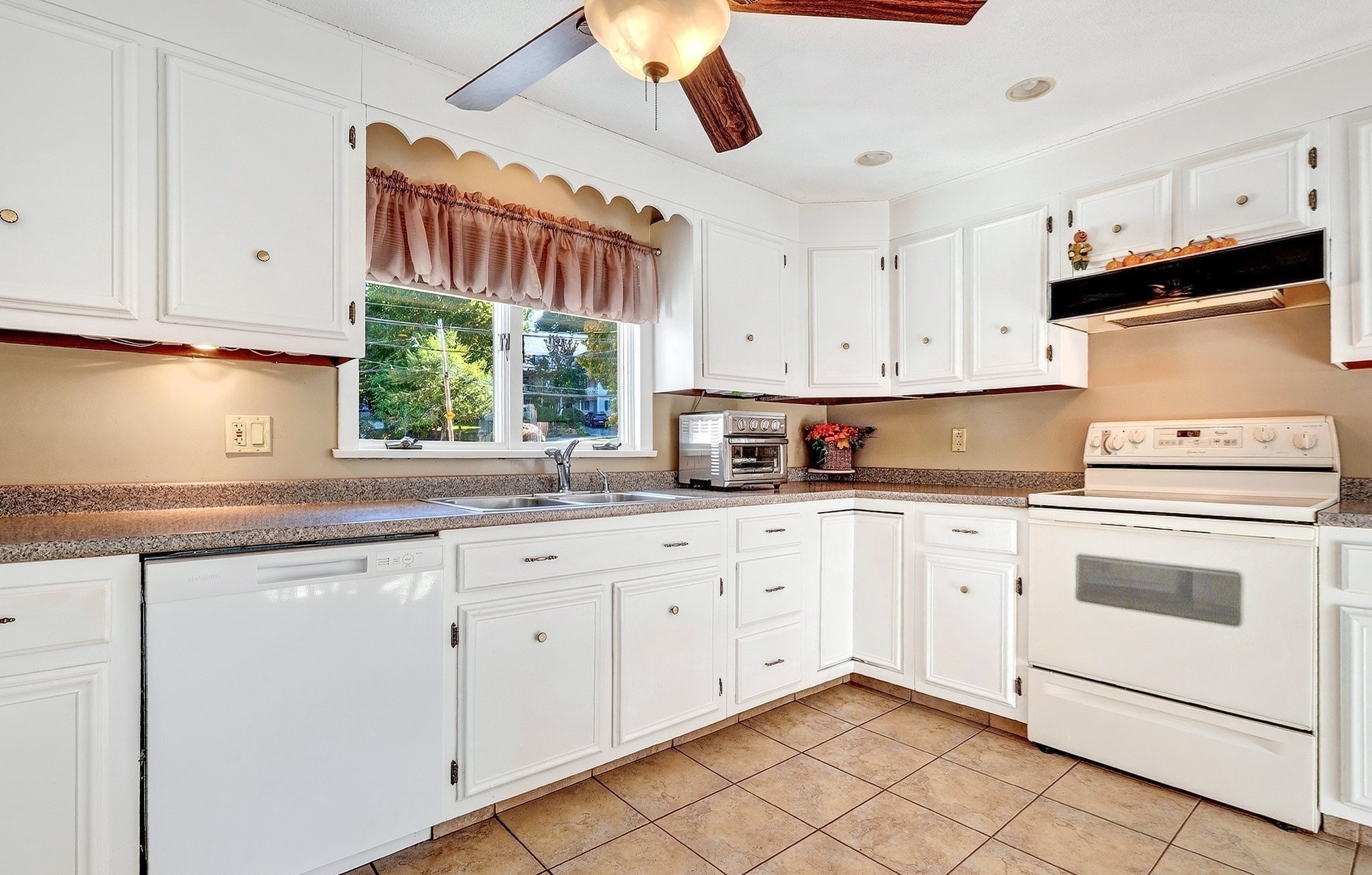39 Buckman St, Woburn, MA 01801 - Image 9