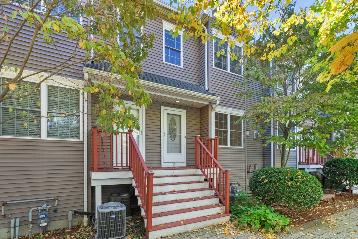 25 Hastings Ave Unit 3, Waltham, MA 02453
