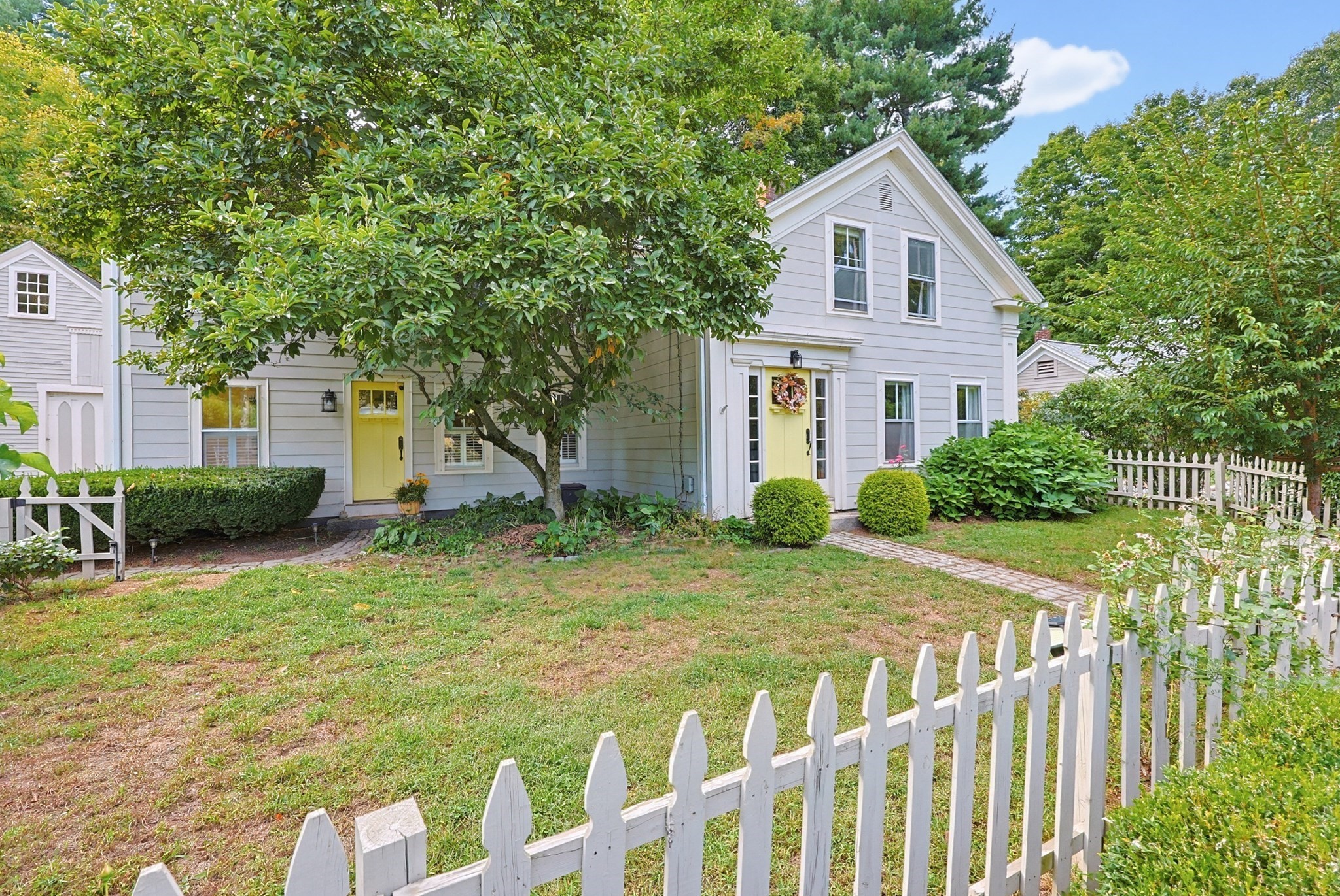 423 South St, Holliston, MA 01746