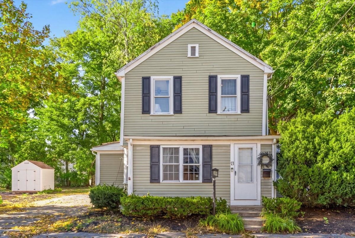 13 Clifford St, Middleboro, MA 02324