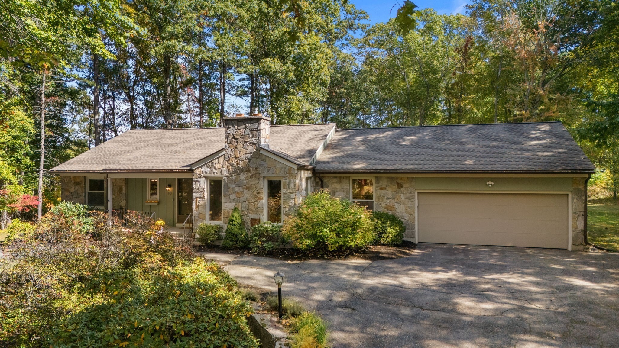 10 Lantern Rd, Framingham, MA 01702