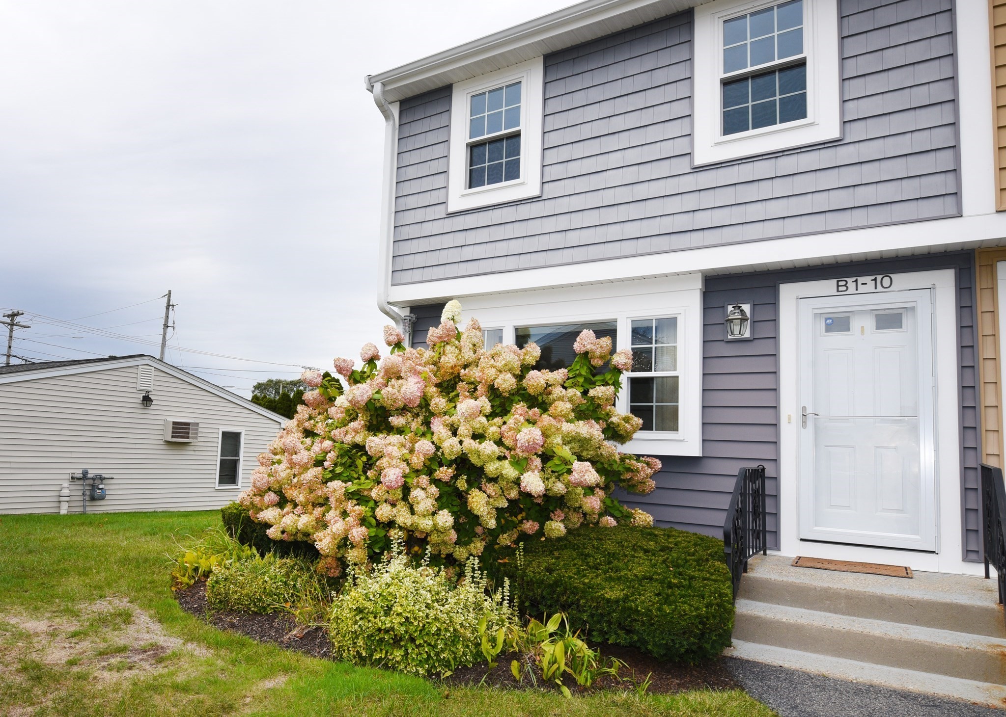 10 Lydon Ln Unit B-1, Halifax, MA 02338