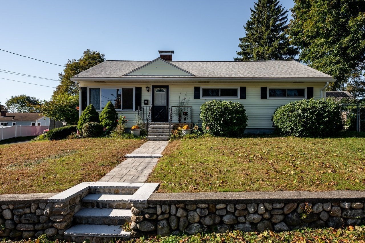 14 Coronet Ave, Methuen, MA 01844