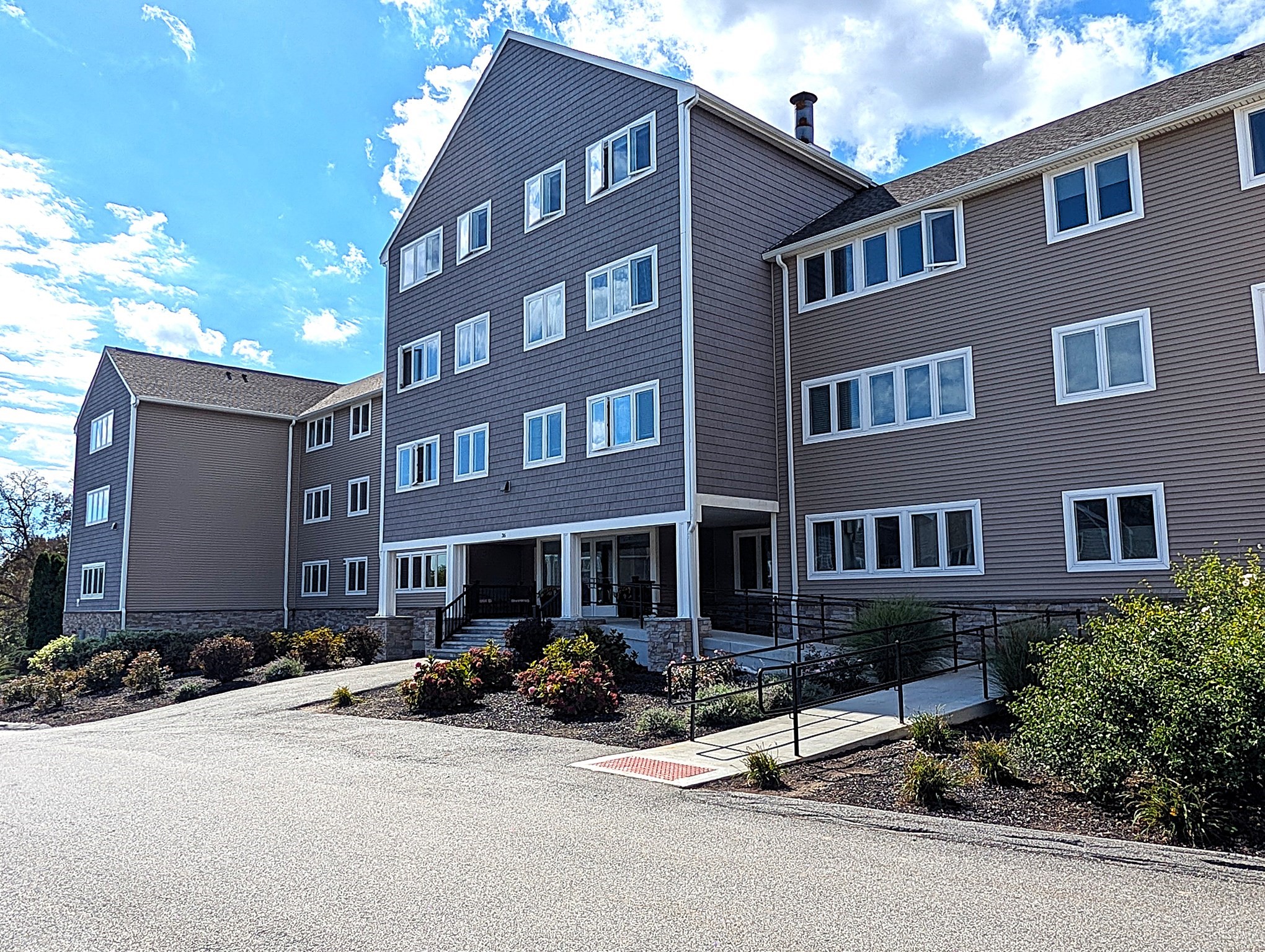 36 Dunham Rd Unit 402, Beverly, MA 01915