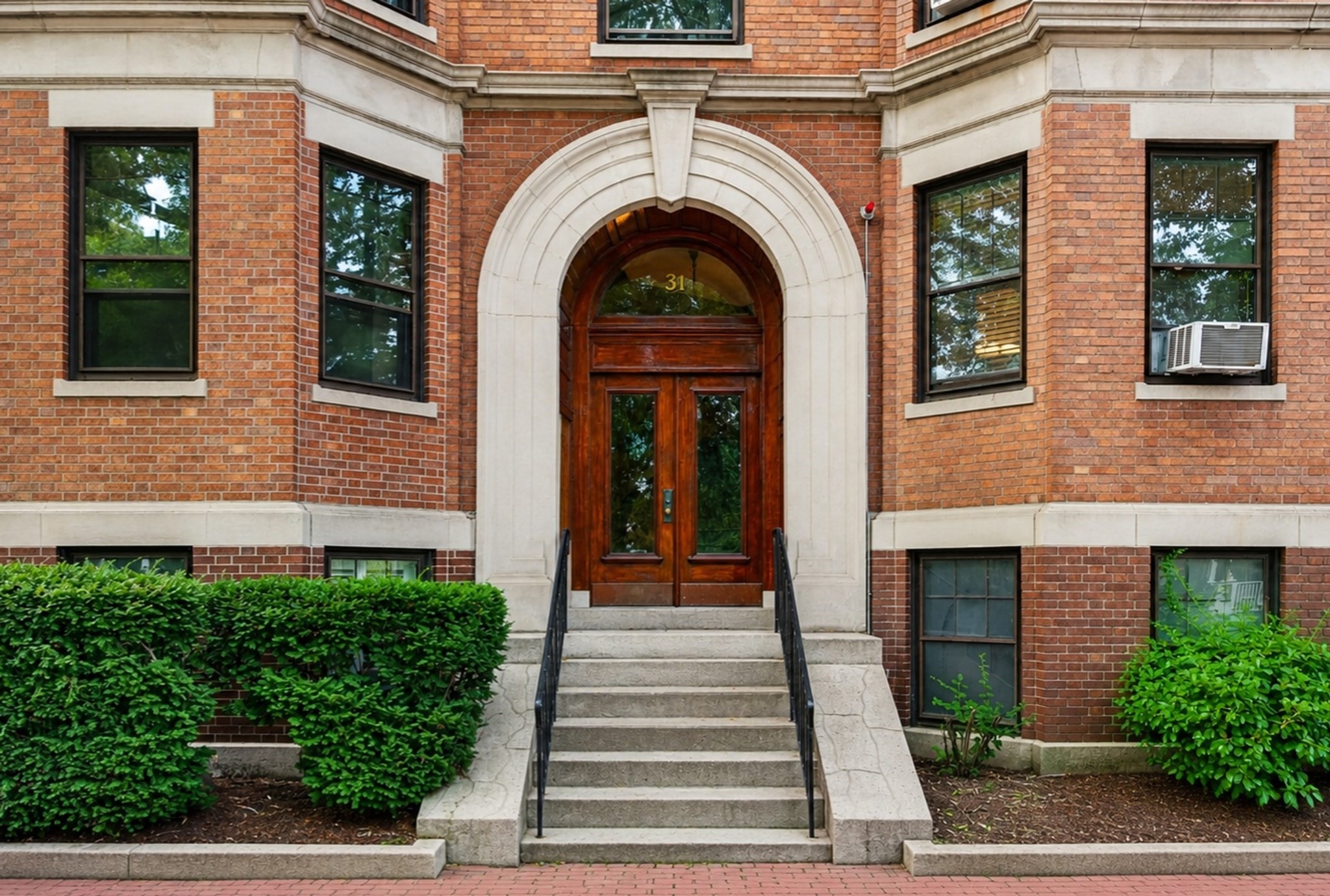 31 Linnaean St Unit 2, Cambridge, MA 02138