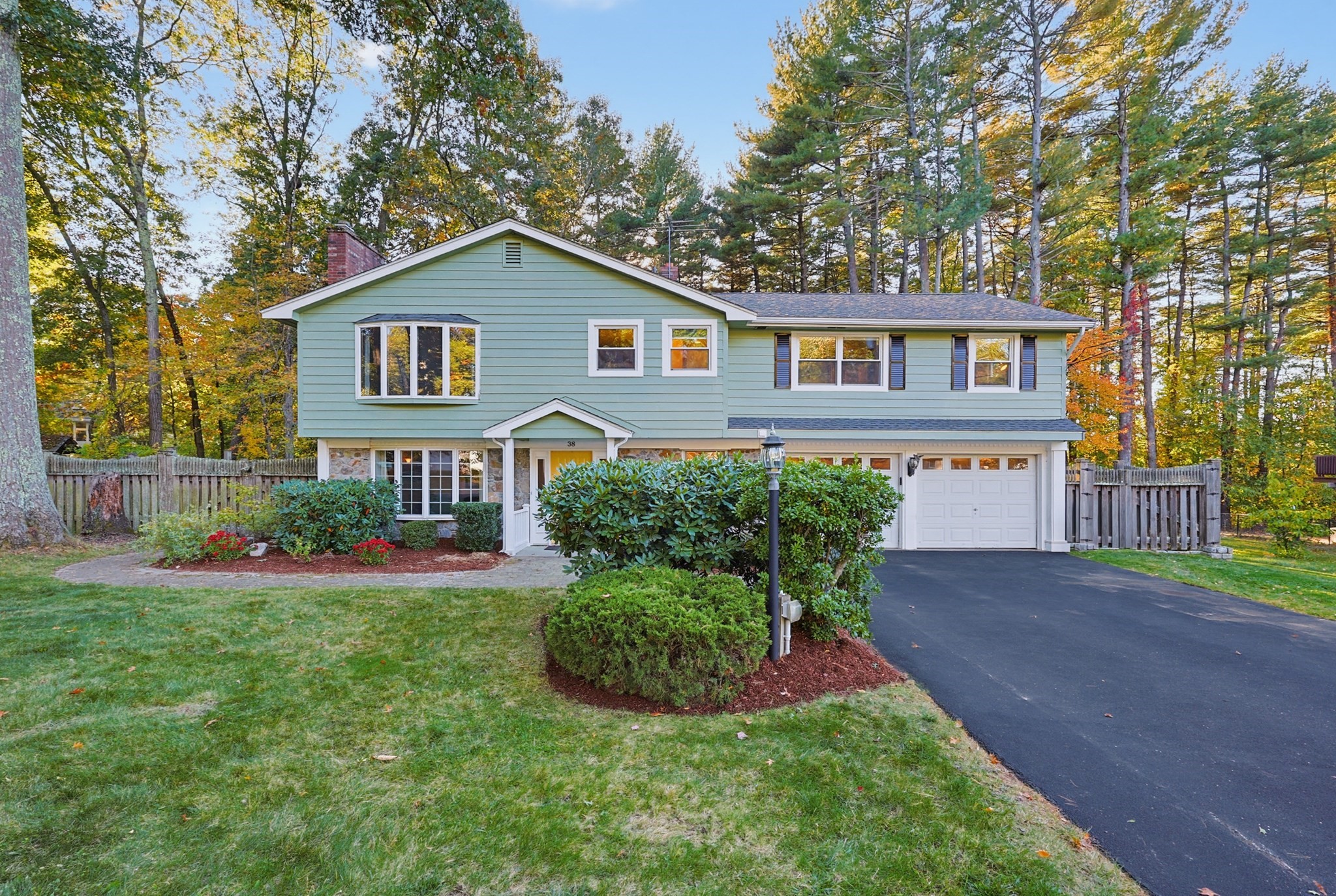 38 Ledgewood Rd, Framingham, MA 01701