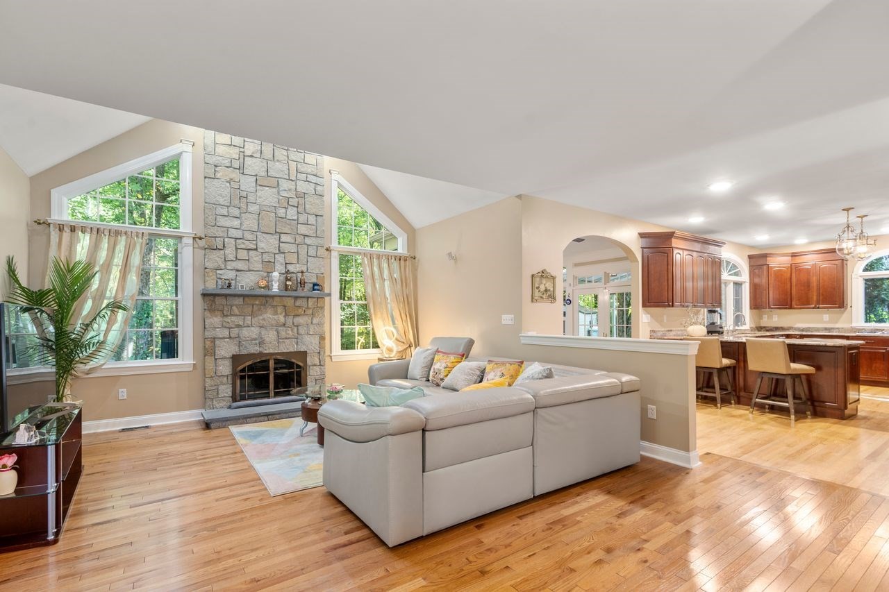 20 Fern Brook Cir, Canton, MA 02021