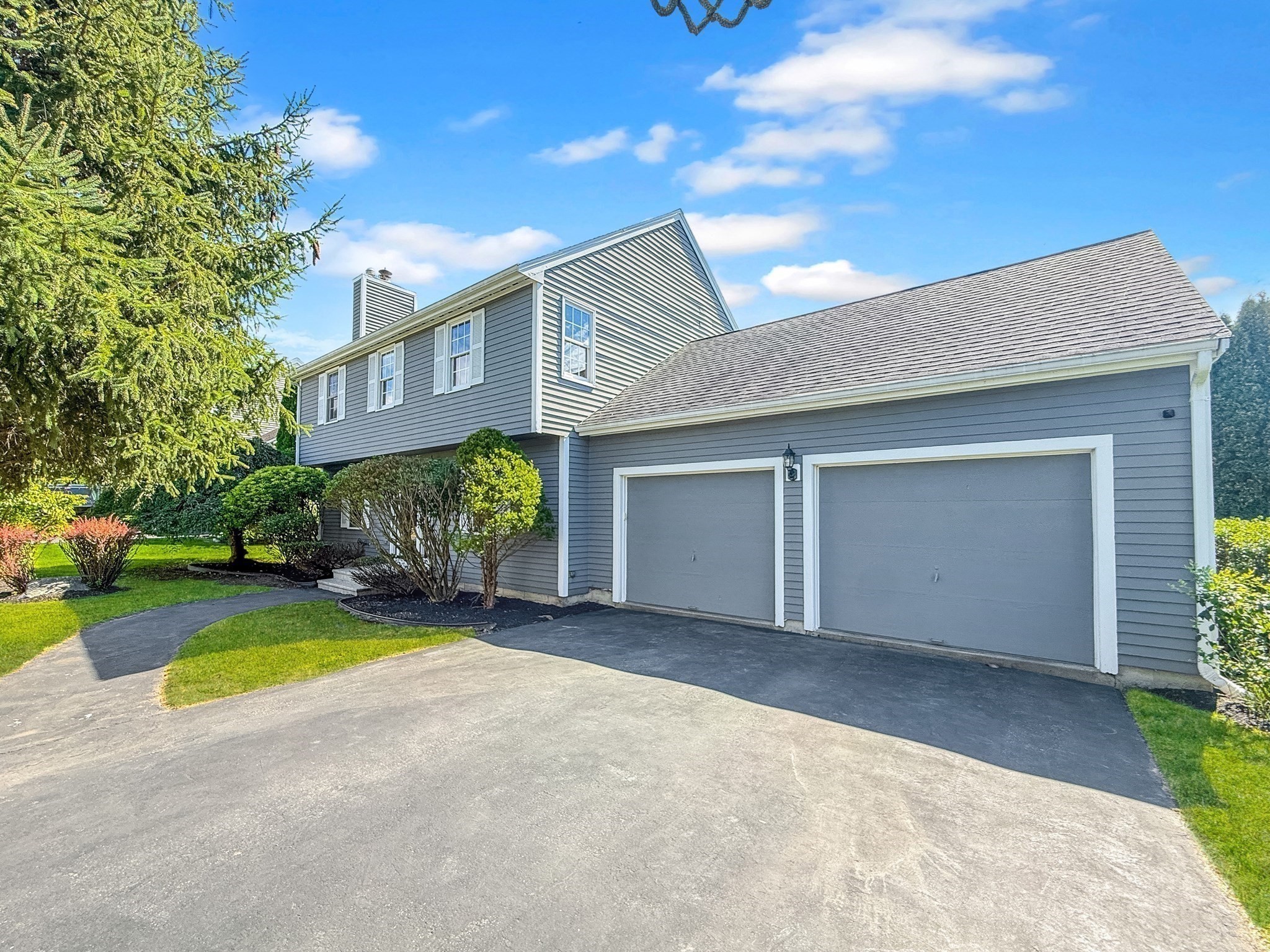 5 Swan Circle, Shrewsbury, MA 01545