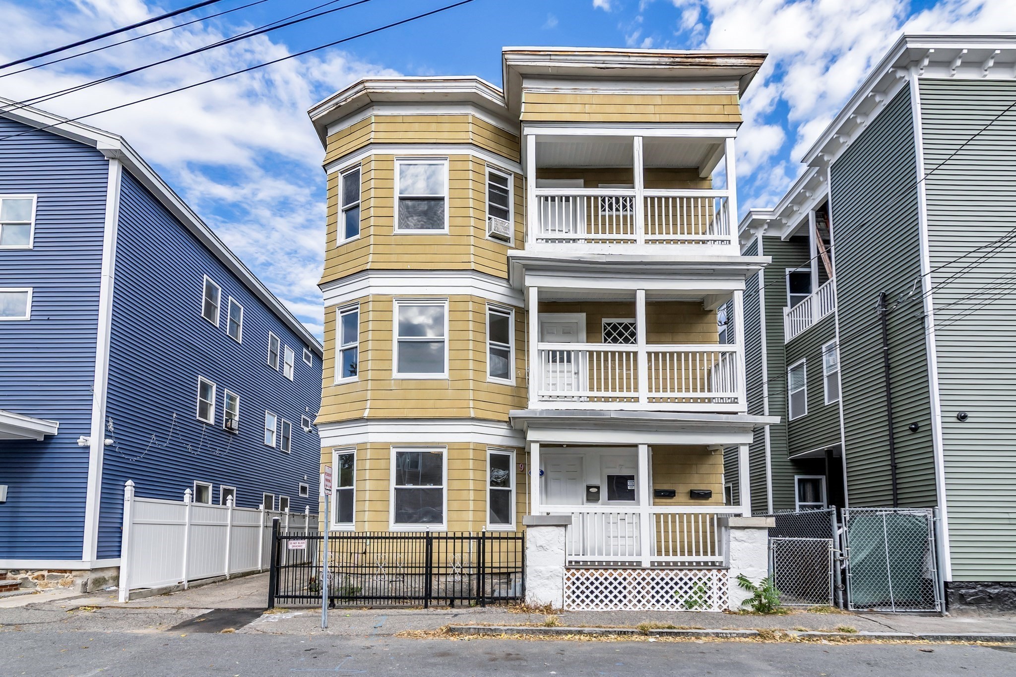 7 Champlain Ave, Lawrence, MA 01841