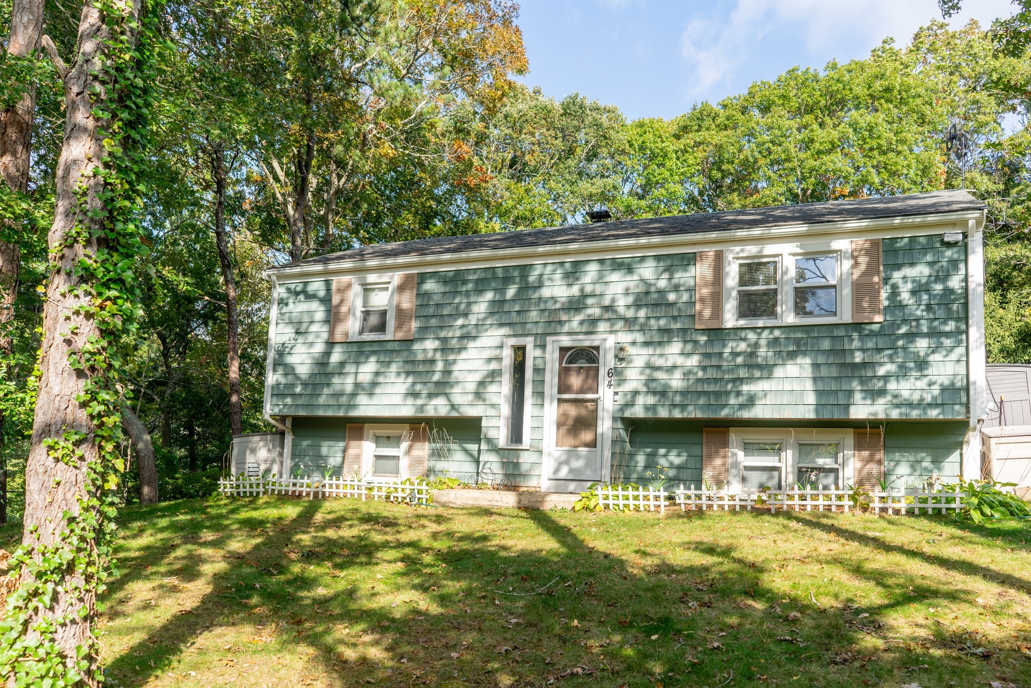 64 Hillside Dr, Plymouth, MA 02360