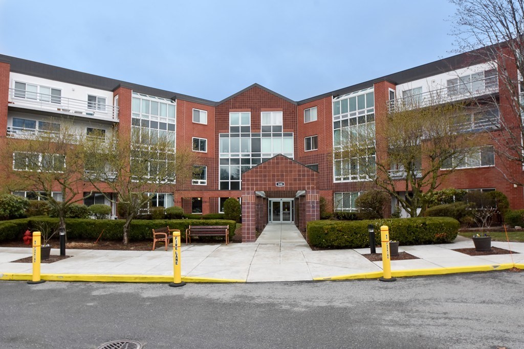 166 Place Ln Unit 166, Woburn, MA 01801