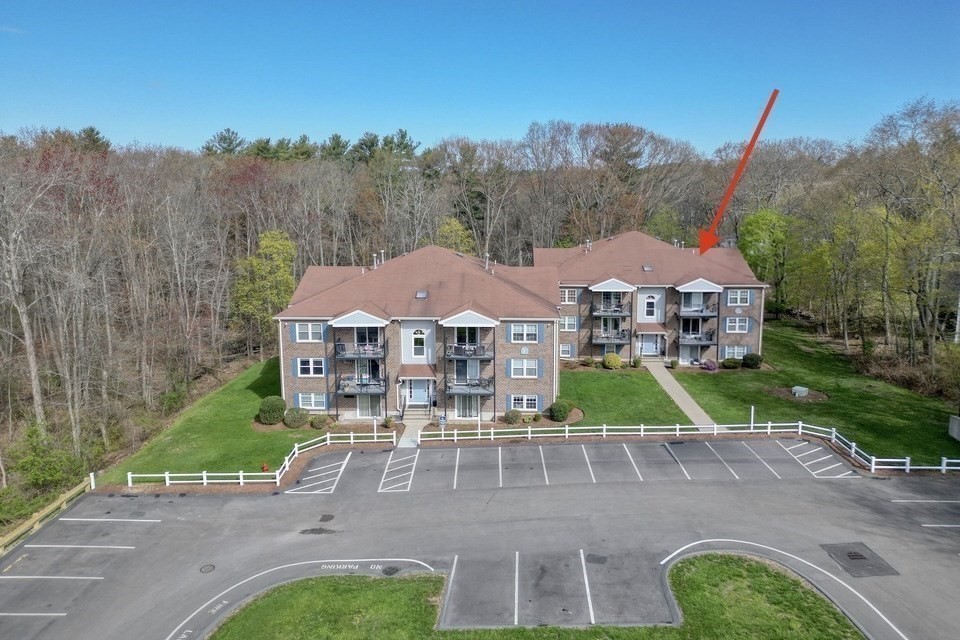 610 S Franklin St Unit F302, Holbrook, MA 02343