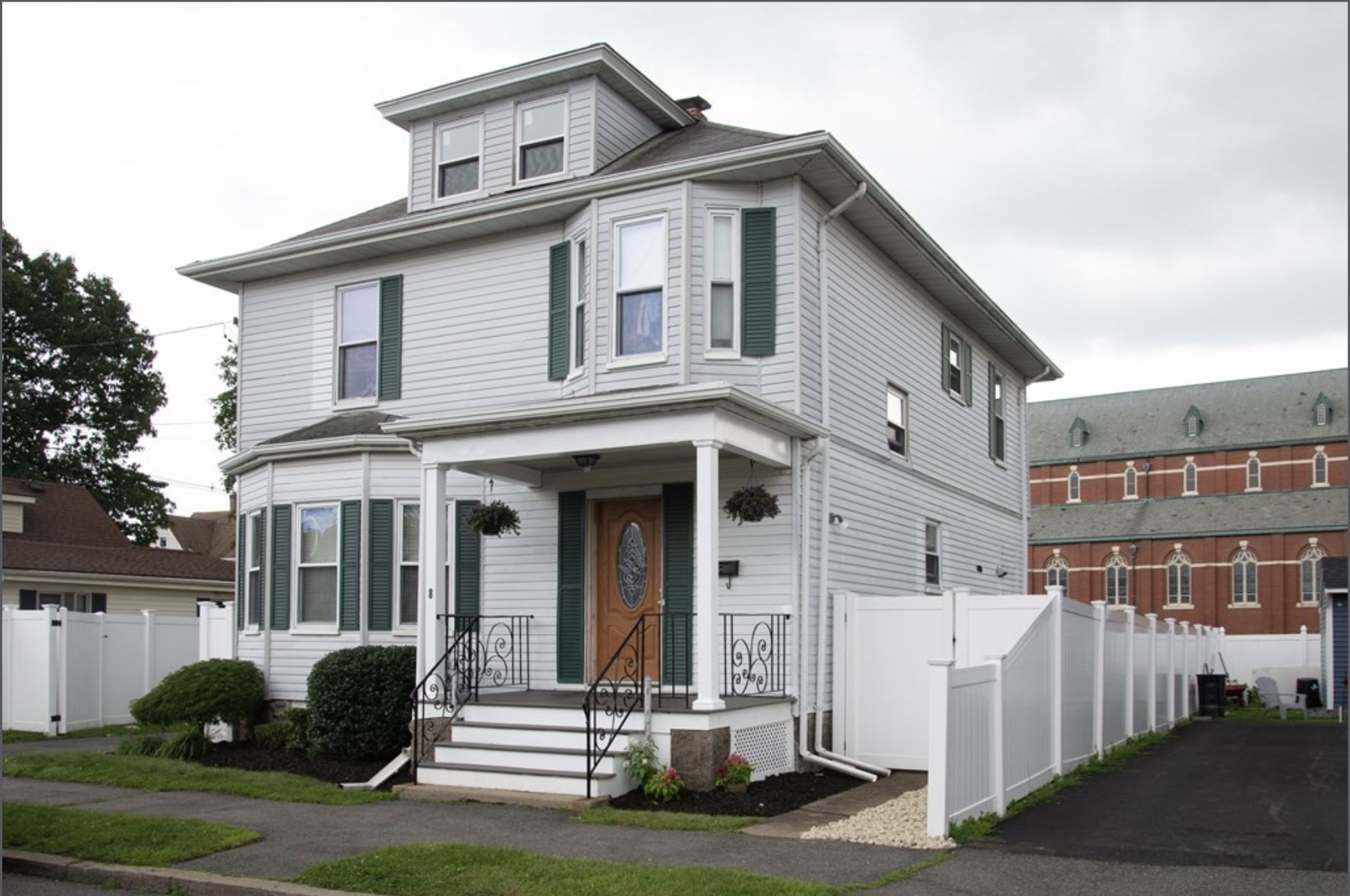 8 Lake Ave, Lynn