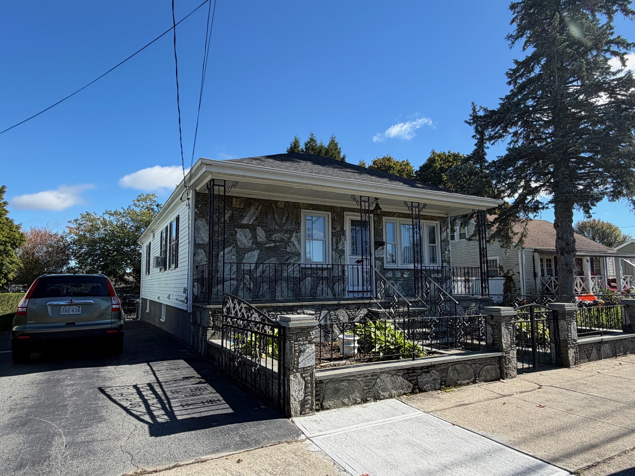 366 Conduit St, New Bedford, MA 02745