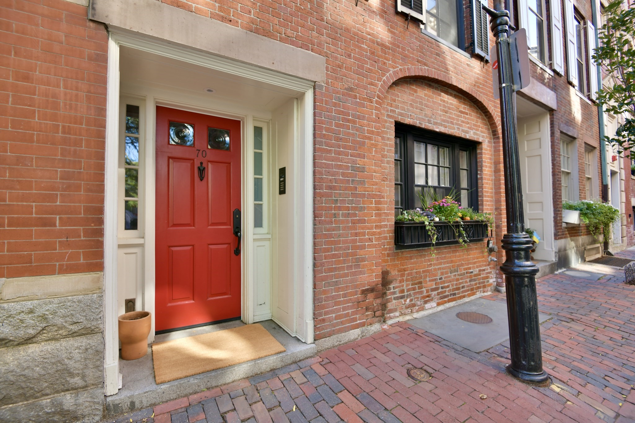 70 Myrtle St, Beacon Hill, Boston, MA 02114