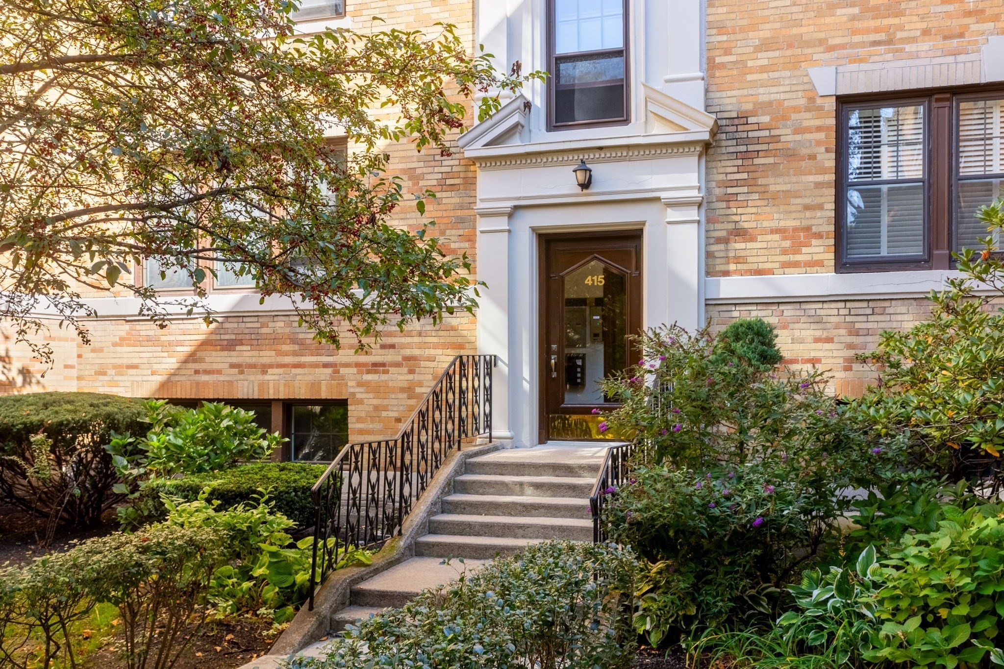 415 Washington St Unit 6, Brookline, MA 02446