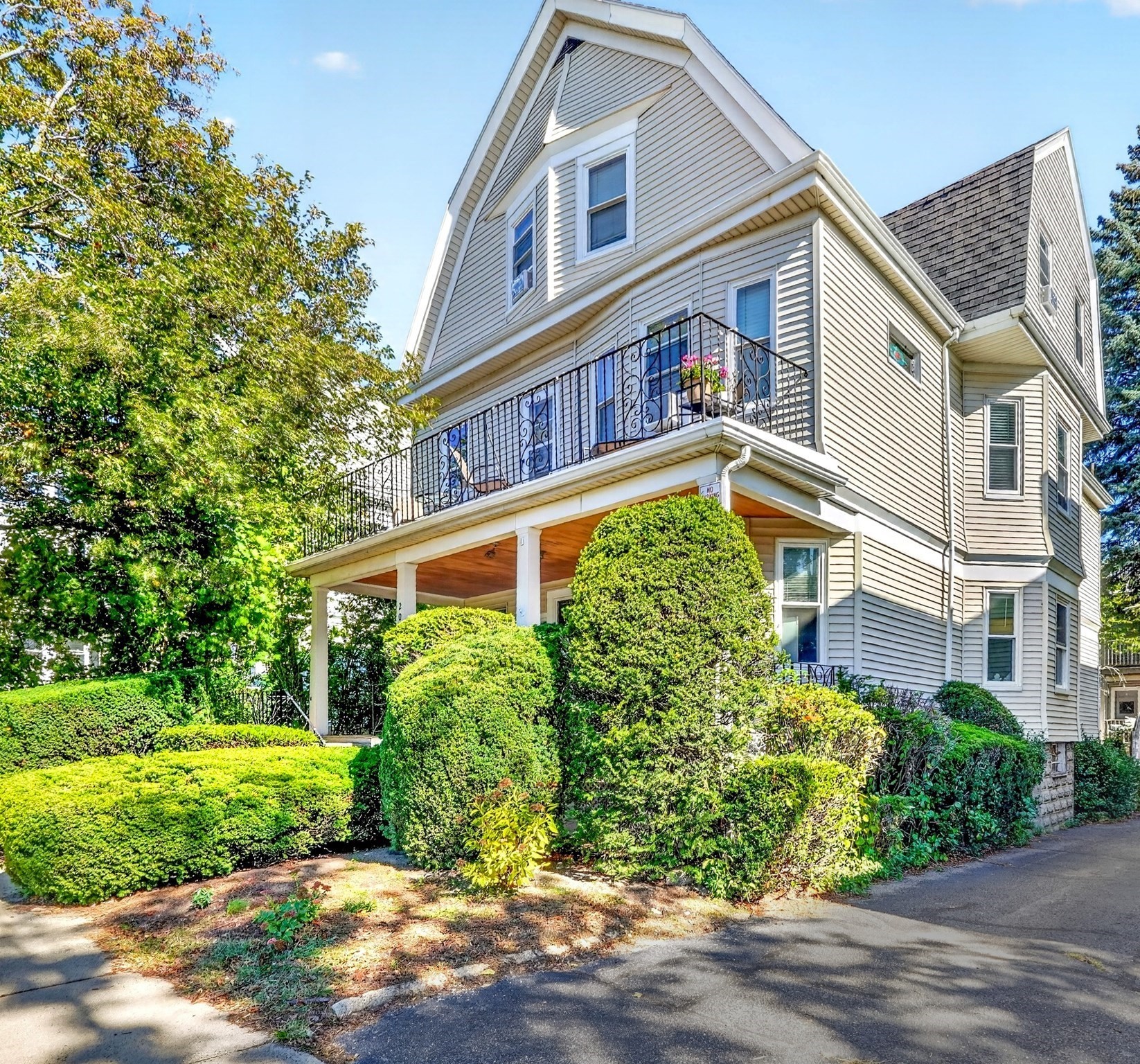 205 College Ave, Somerville, MA 02144