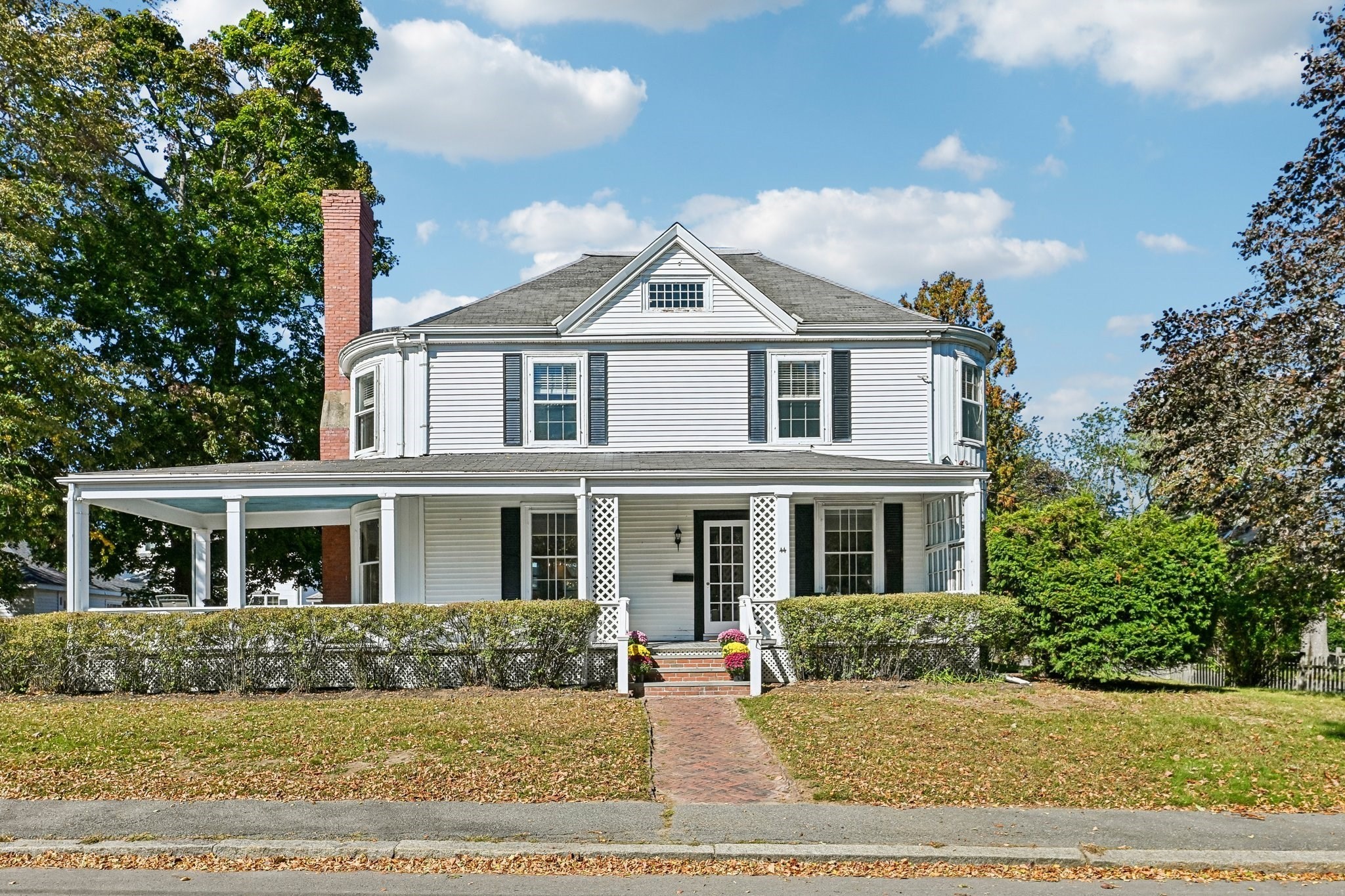 44 Ocean St, Nahant, MA 01908