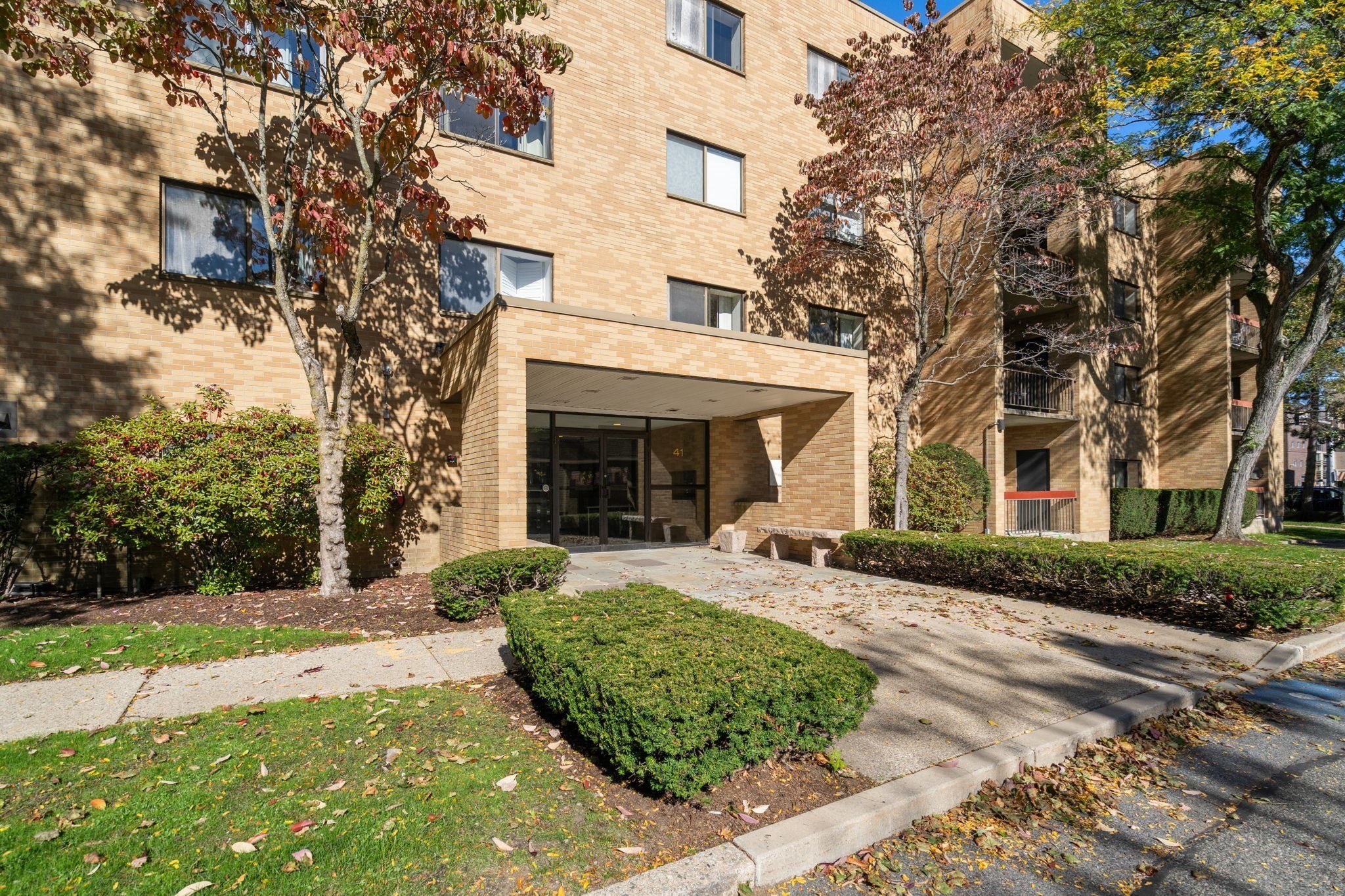 41 Centre St Unit 204, Brookline, MA 02446