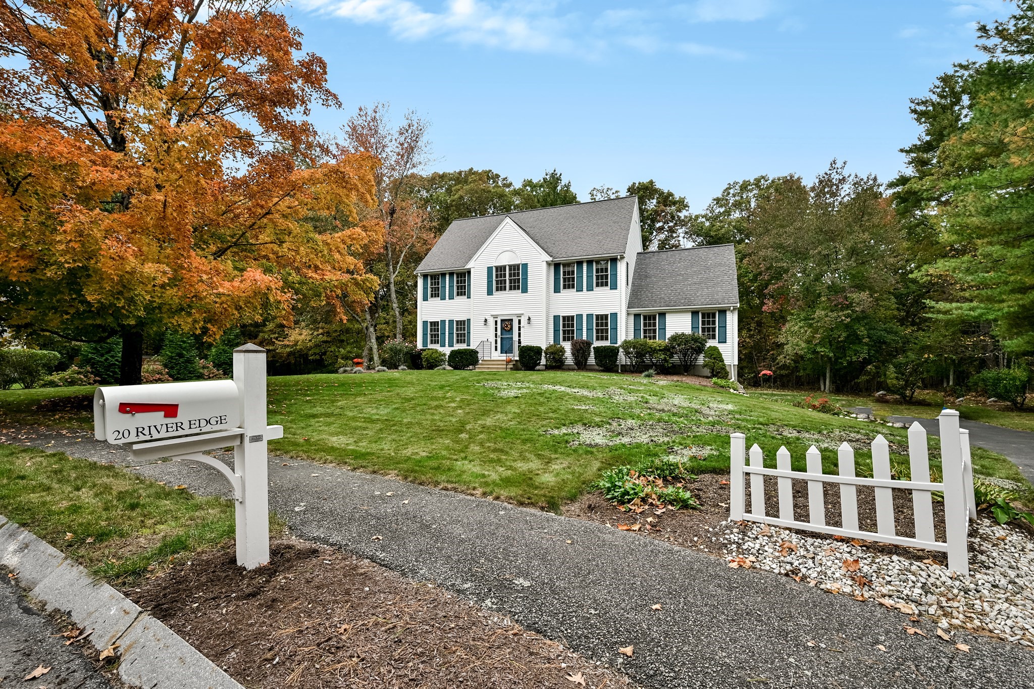 20 River Edge Rd, Mansfield, MA 02048