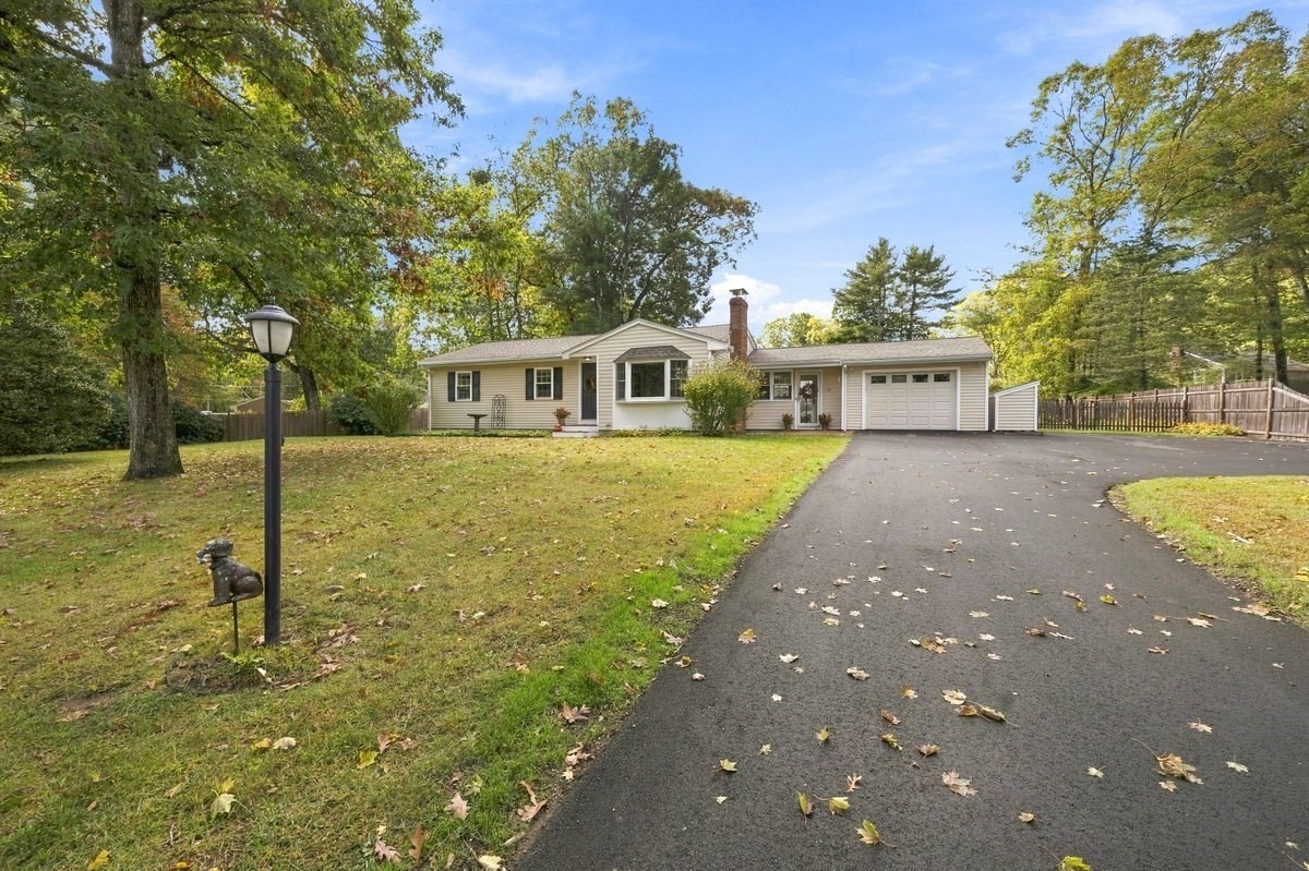 59 Brook Bend Rd, Hanover, MA 02339