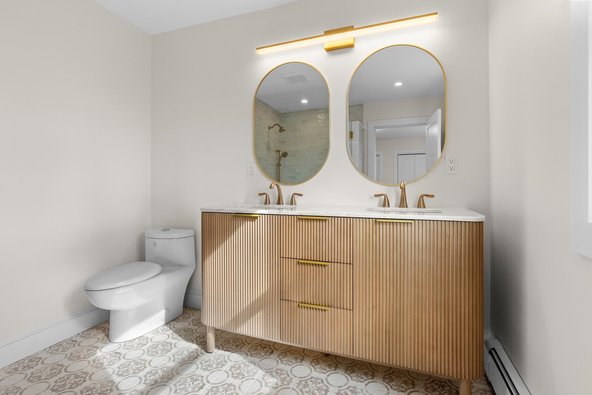 16 Reynard St #1, Gloucester